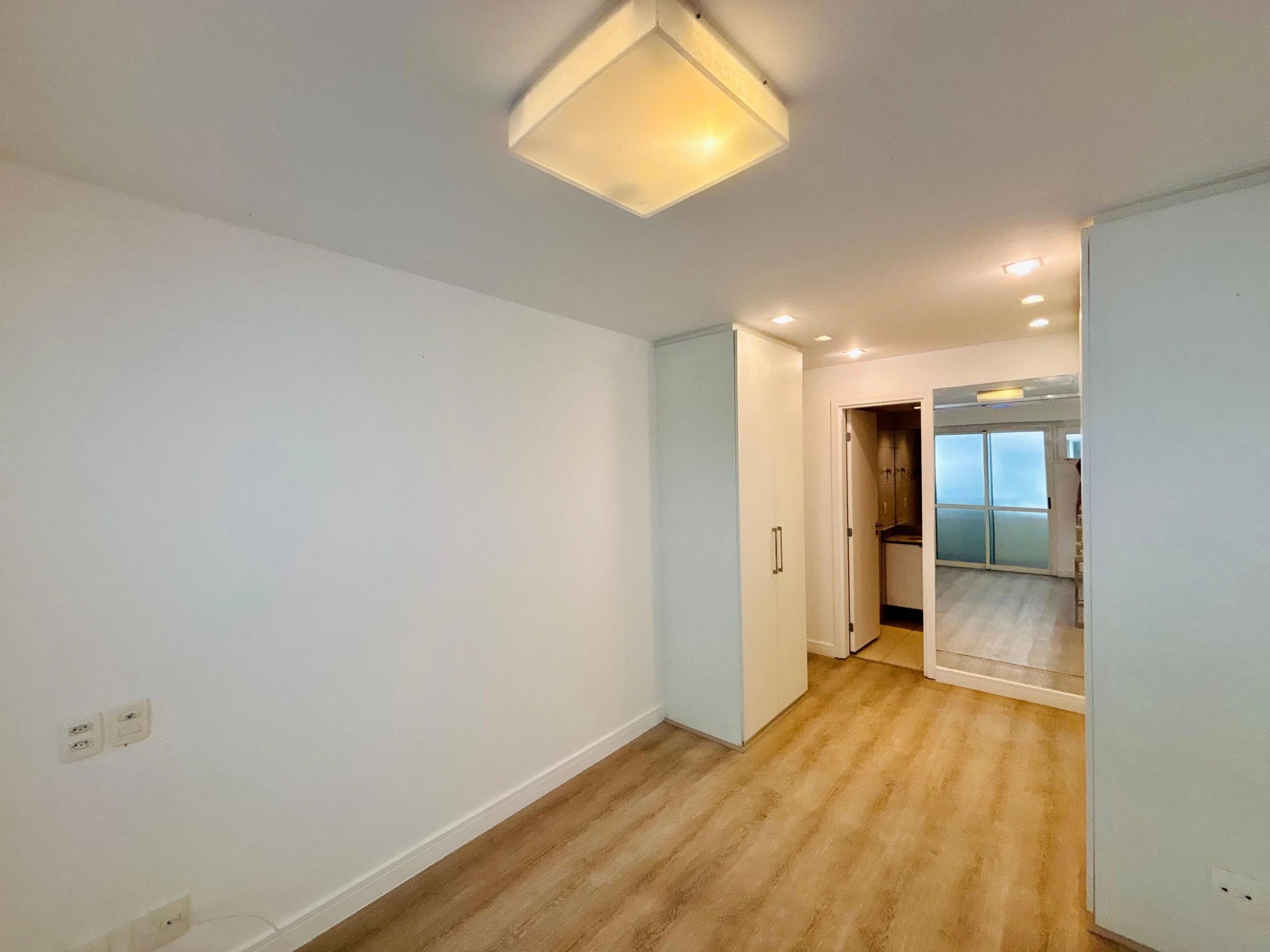 3-bedroom apartment in a building with a sauna — photo 34