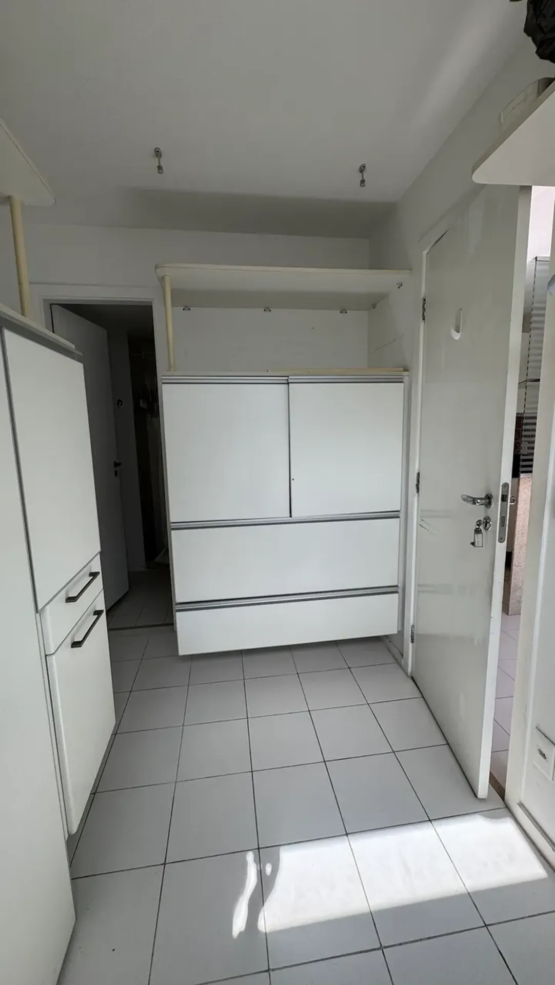Apartment on the 3rd floor with floor-to-ceiling windows — photo 4