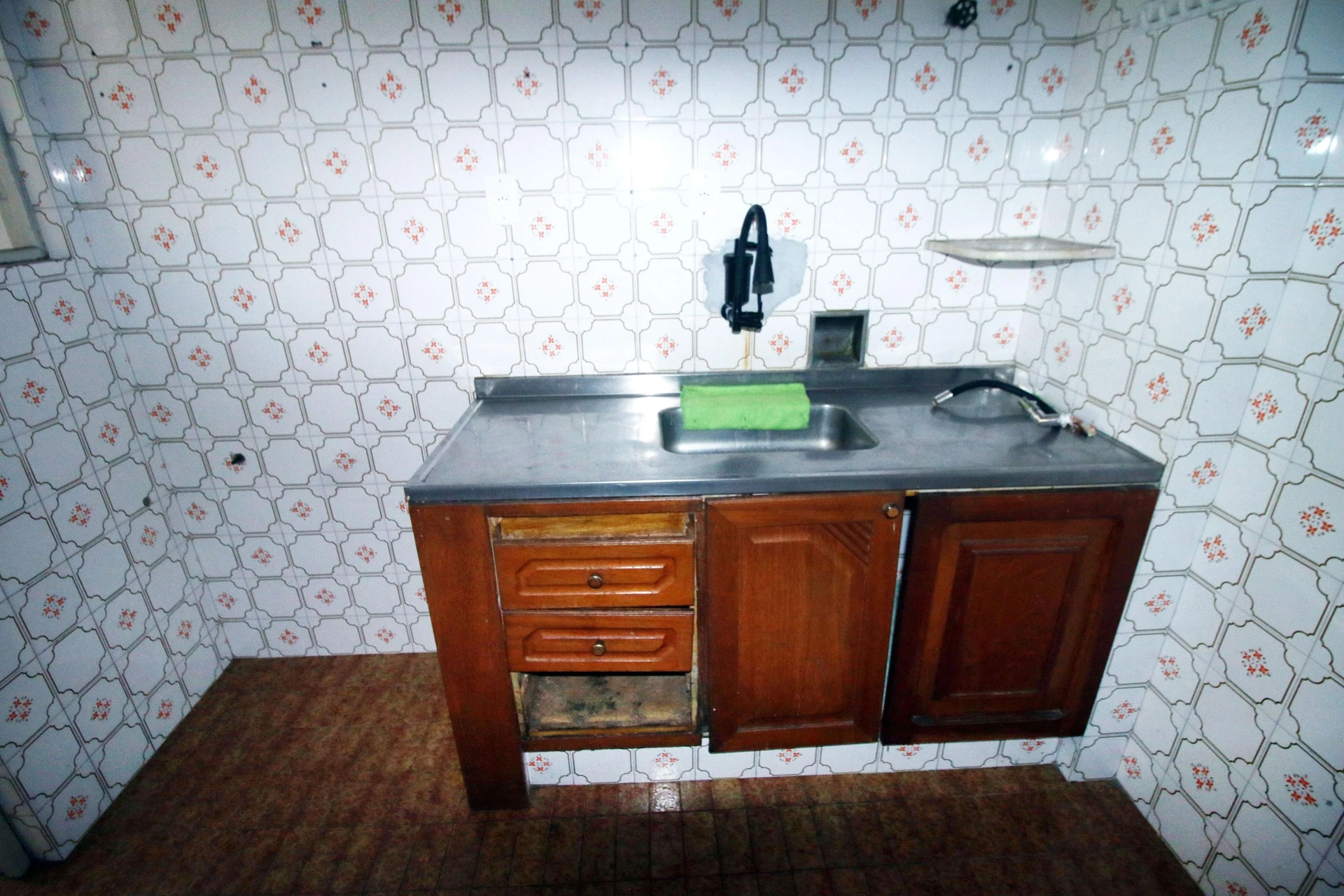 Wood or laminate floors in a 2-bedroom apartment, 63 m² — photo 3