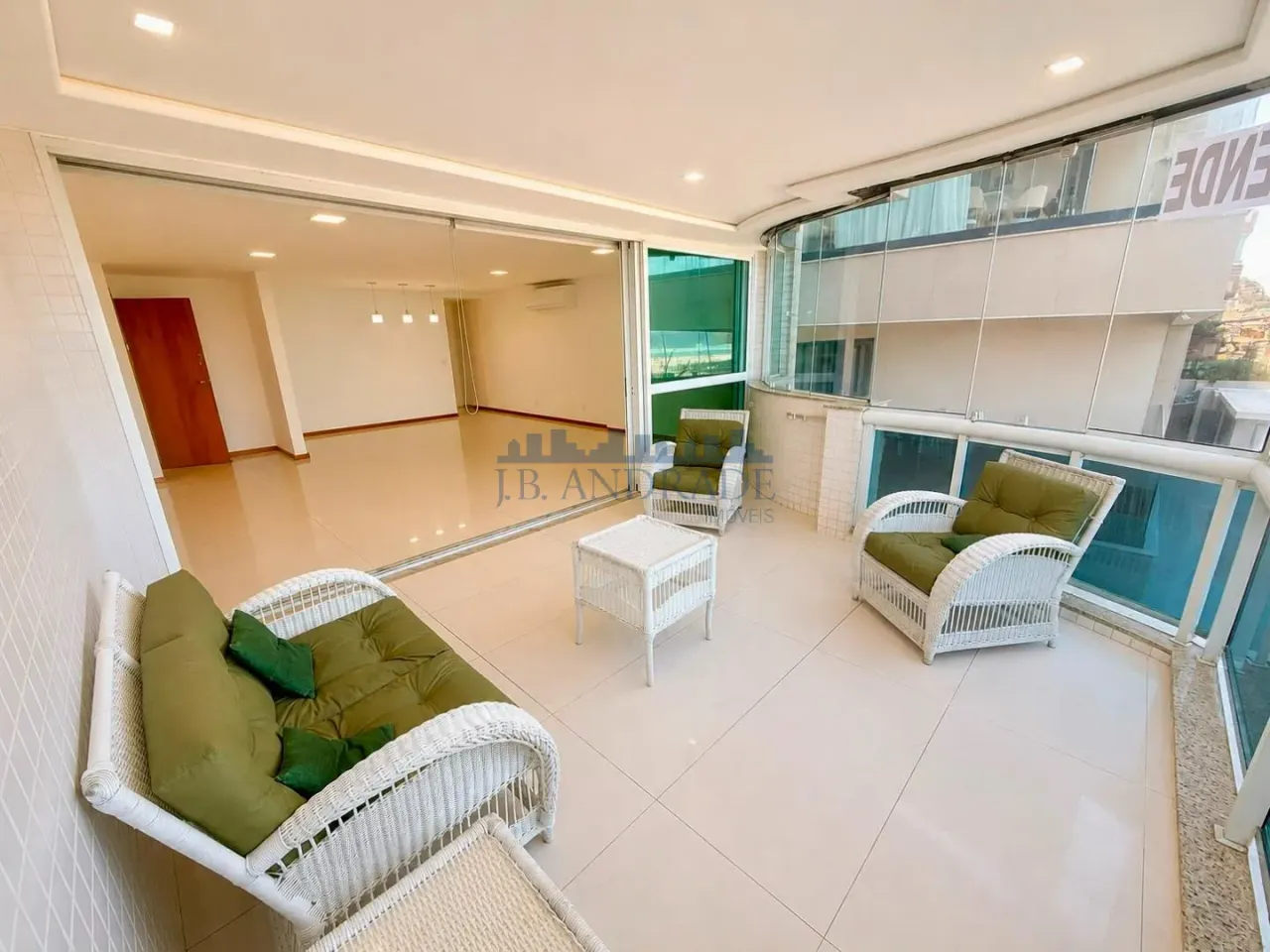 3-bedroom apartment with 3 baths and 2 parking spots — photo 4
