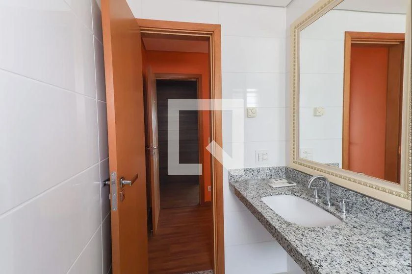 266 m² apartment with a bathtub and a walk-in closet — photo 33