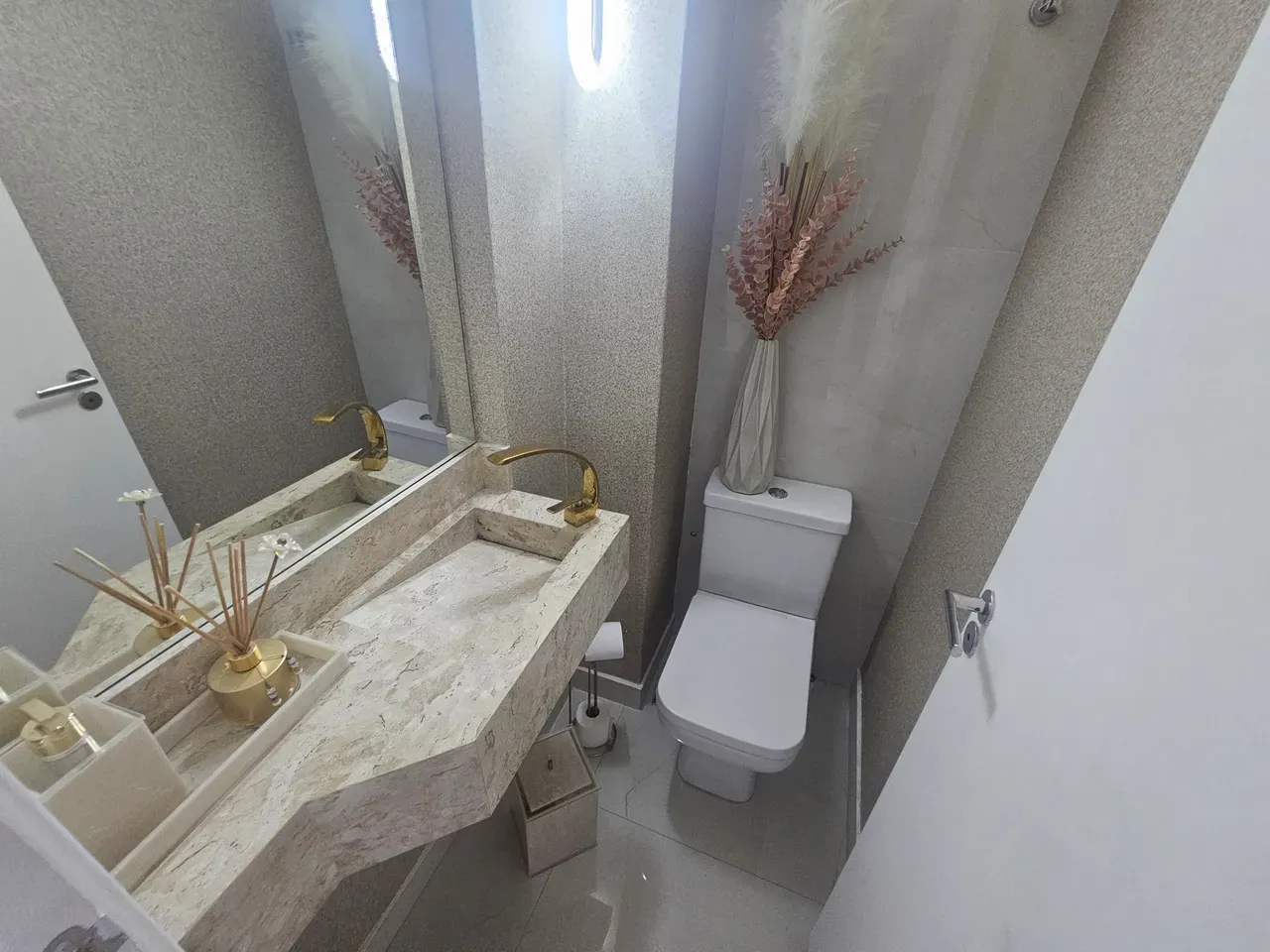 Apartamento com 5 quartos e 5 banheiros em 215 m² — photo 41