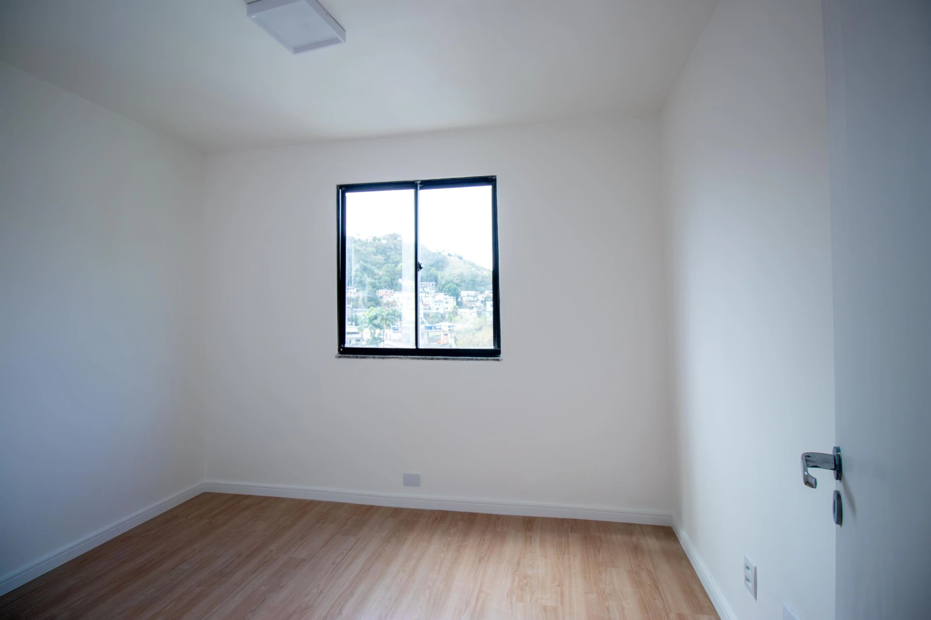 Rental apartment with 2 bedrooms, balcony and private garden — photo 3