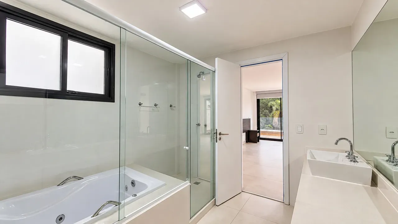 House, 360 m², with floor-to-ceiling windows — photo 27