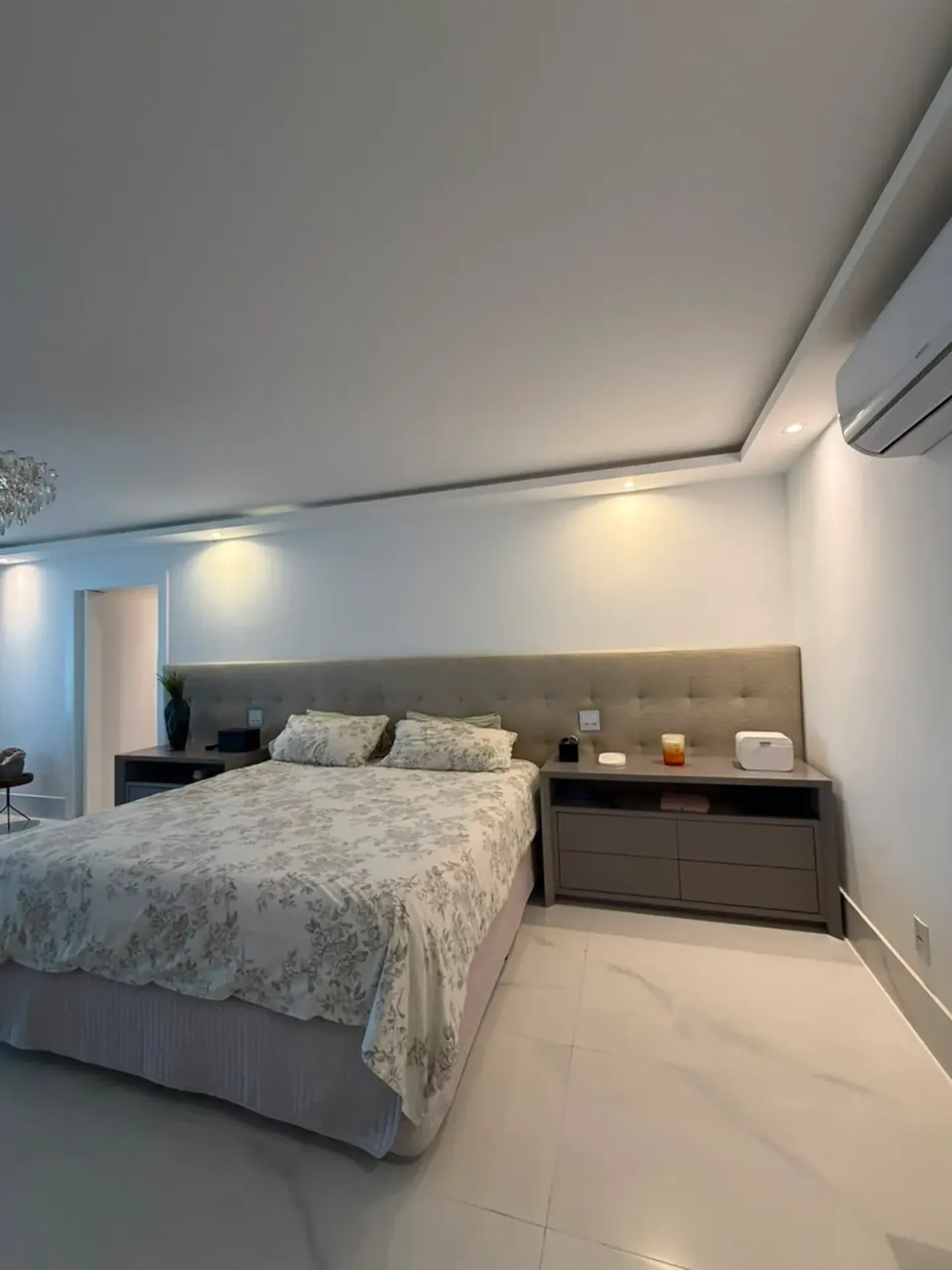 Furnished triplex home with 5 en-suite bedrooms and 600 m² — photo 3