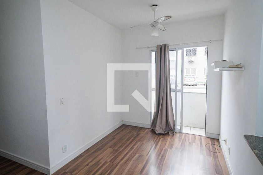 2-bedroom apartment with laundry area and balcony — photo 5