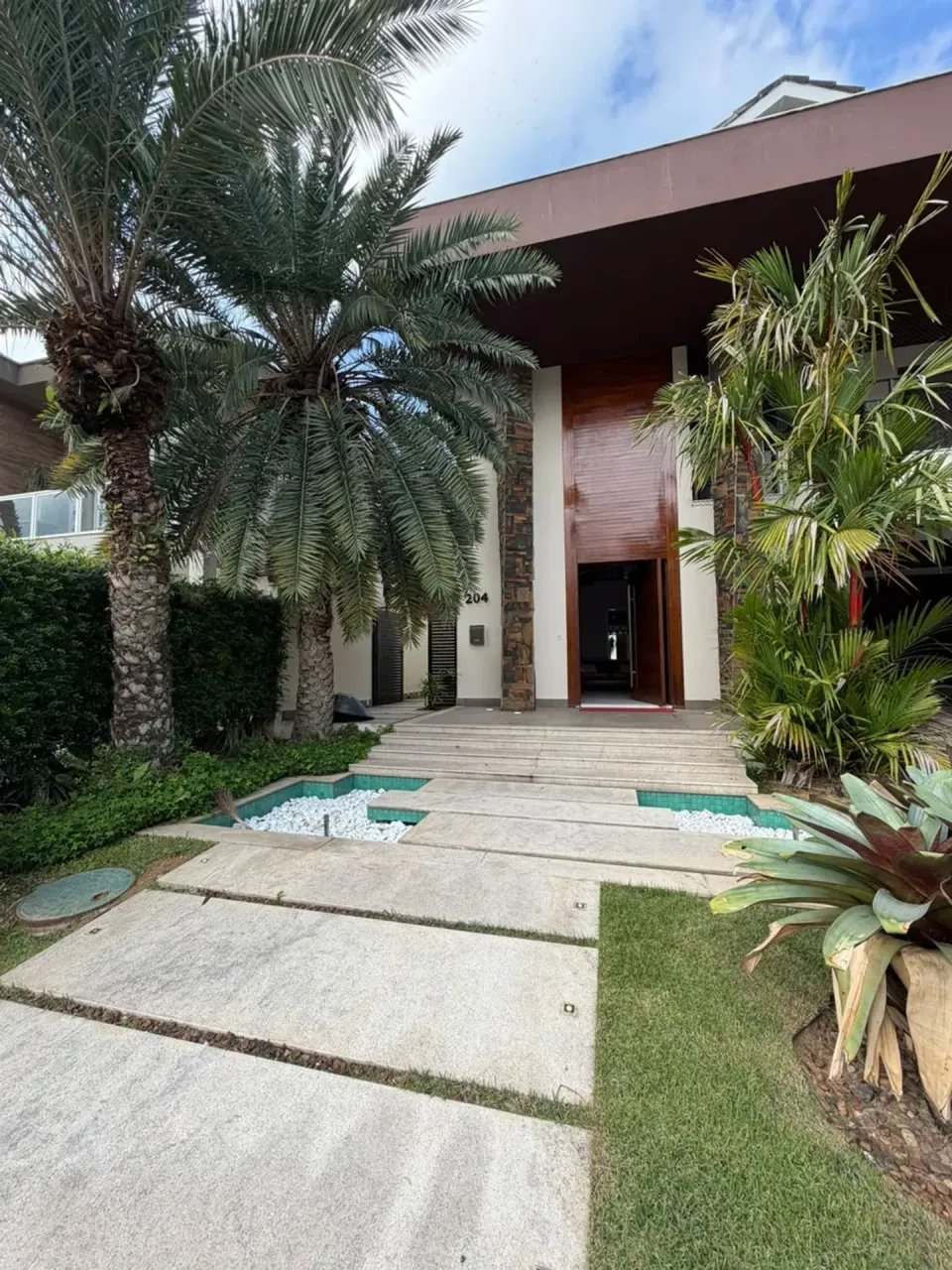 Casa com cozinha americana, 4 quartos e 5 banheiros, 980 m² — photo 2