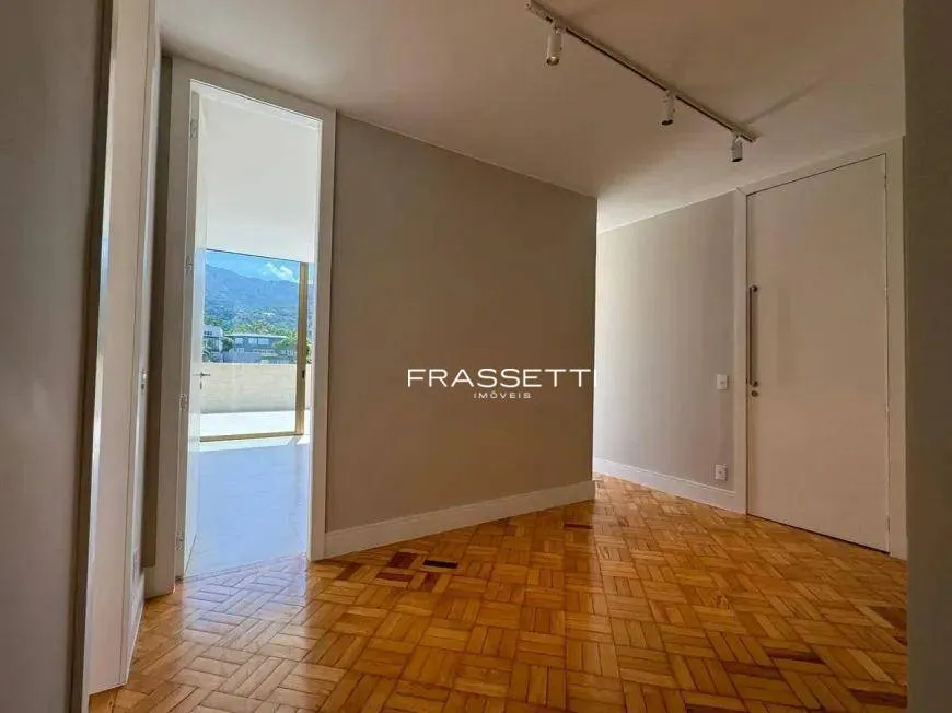 4 quartos e janelas do piso ao teto: apartamento de 460 m² — photo 28