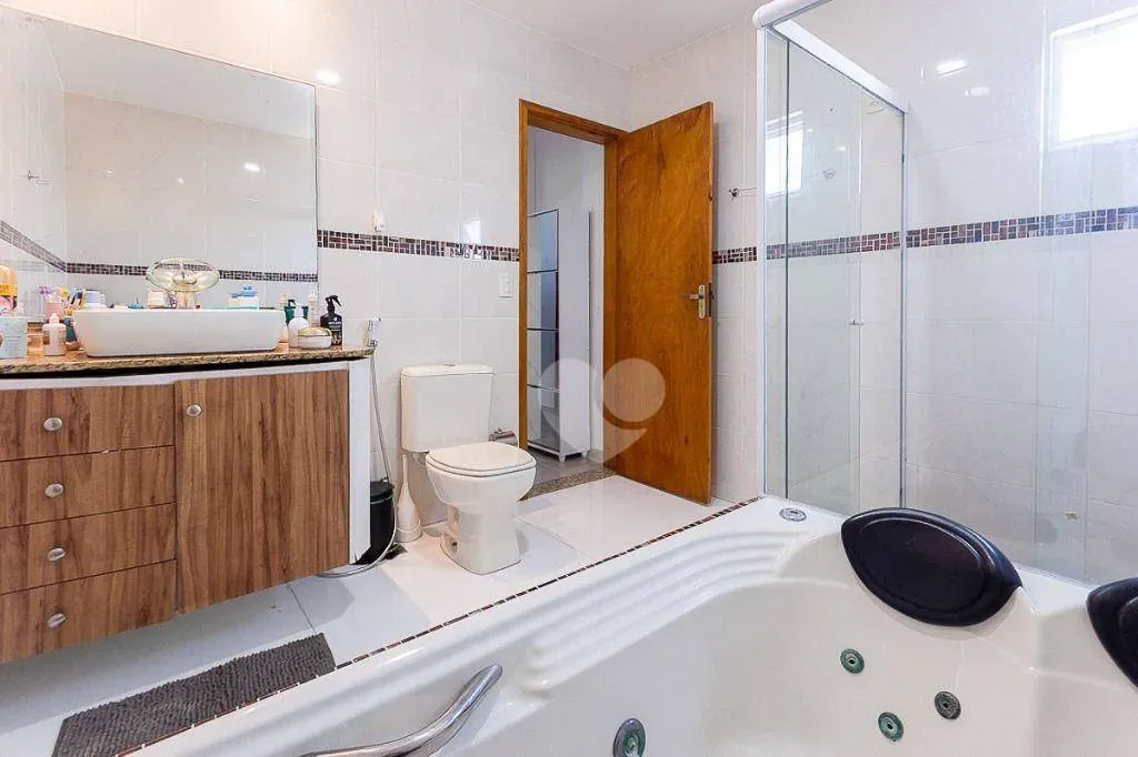 Furnished triplex house with 4 bedrooms and 370 m² — photo 36