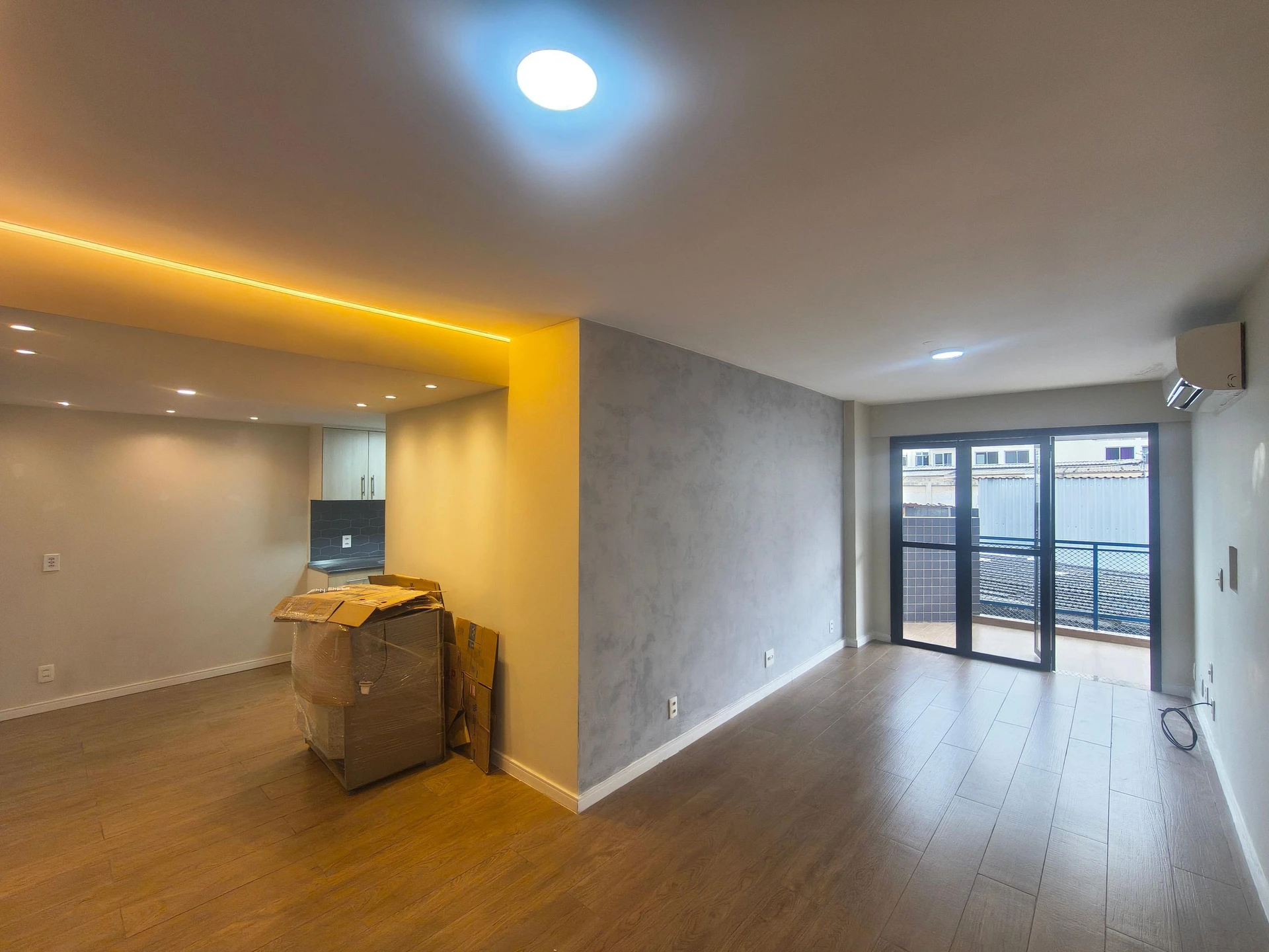 Unfurnished 2-bedroom apartment with a closed kitchen — photo 8