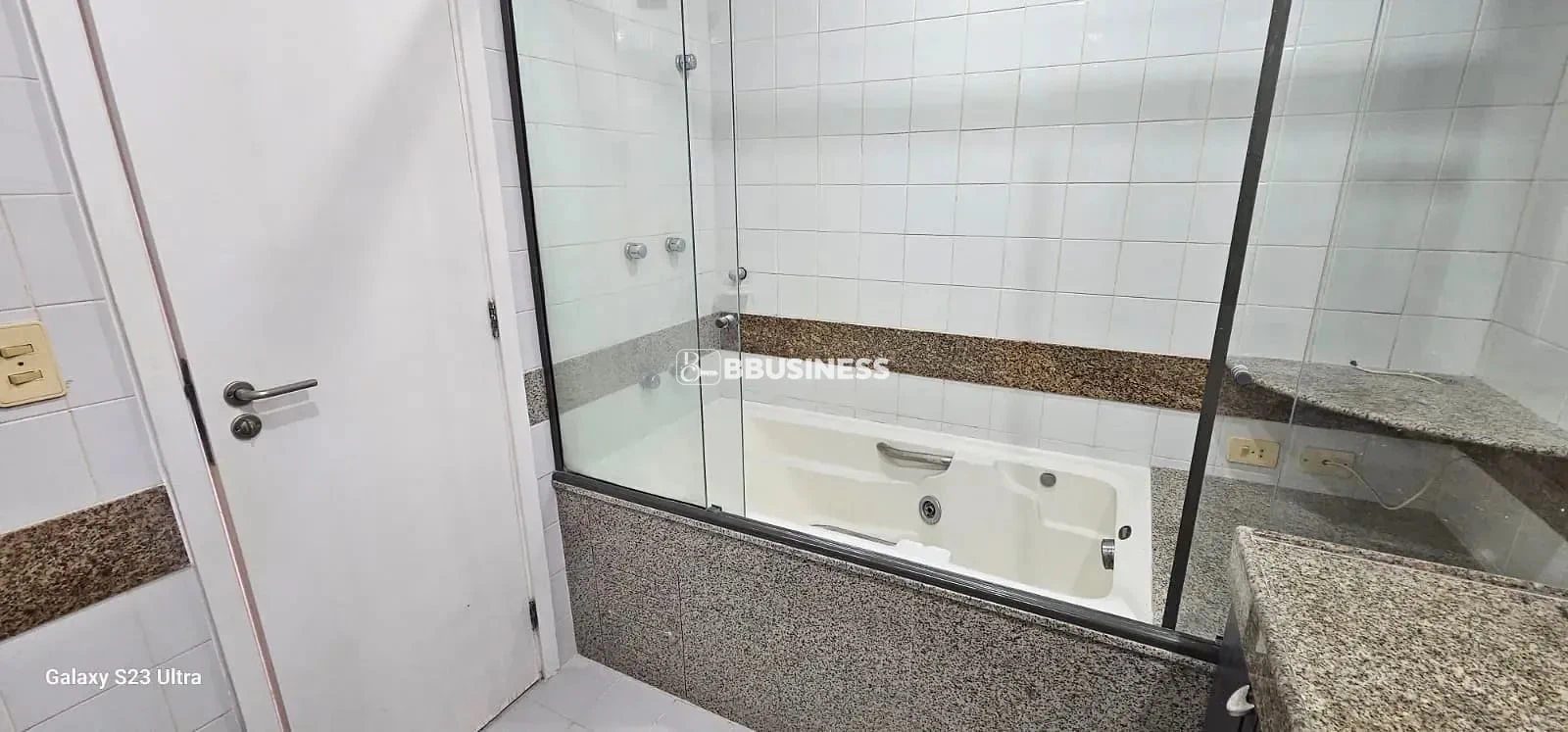 Penthouse with 3 bedrooms and 200 m², 5 bathrooms — photo 28