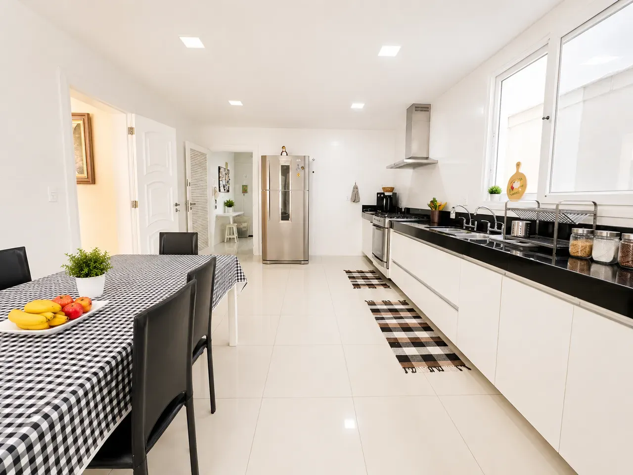 Furnished house with 4 bedrooms and 4 bathrooms — photo 34