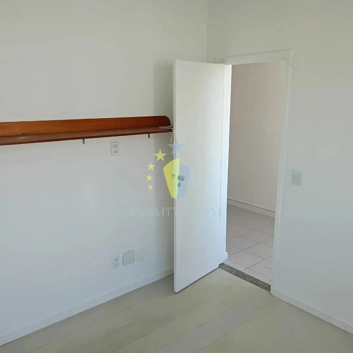 Bathtub in a 2-bedroom apartment, 90 m² — photo 21