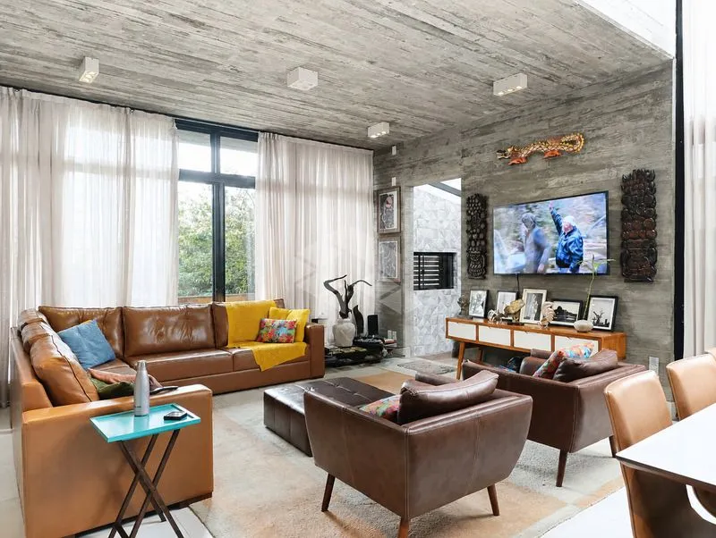 2-bedroom house with a glass-enclosed balcony — photo 20