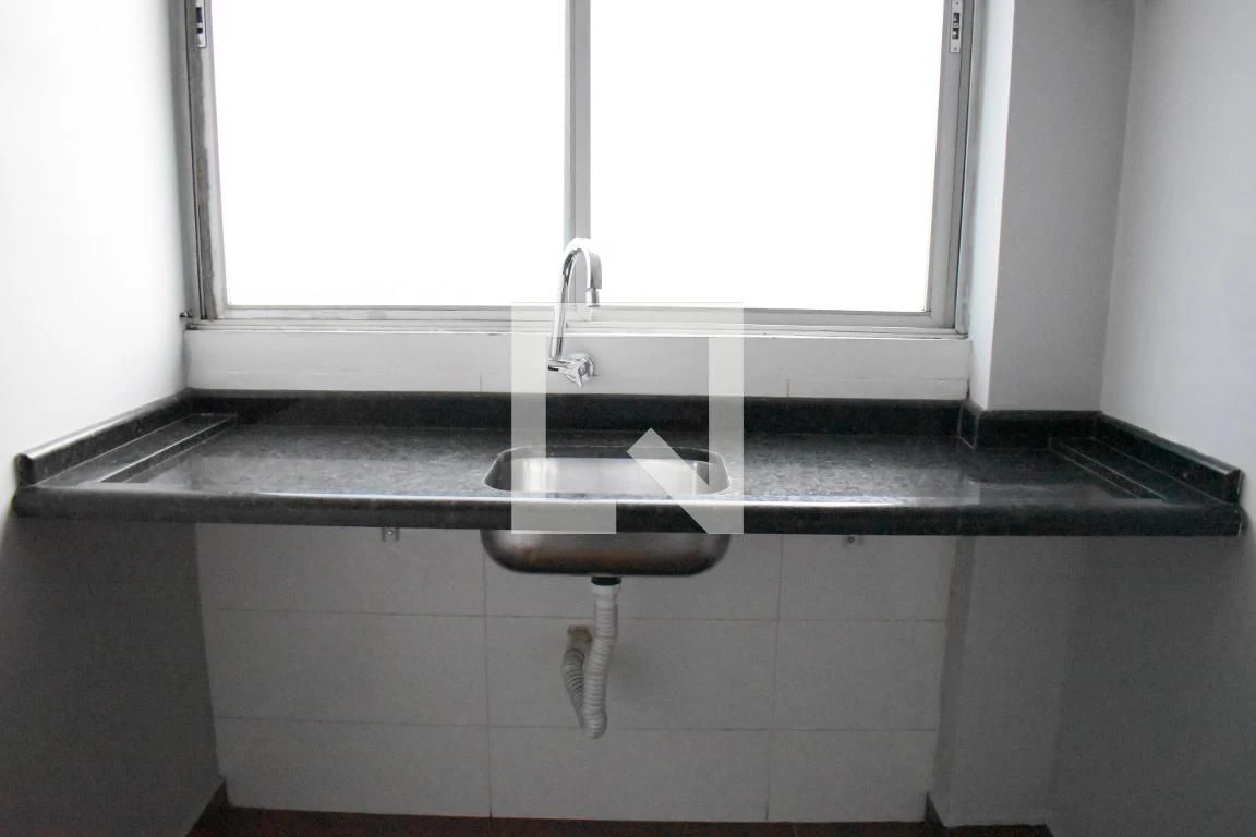 Квартира з 3 спальнями та дерев'яною підлогою або ламінатом — photo 30