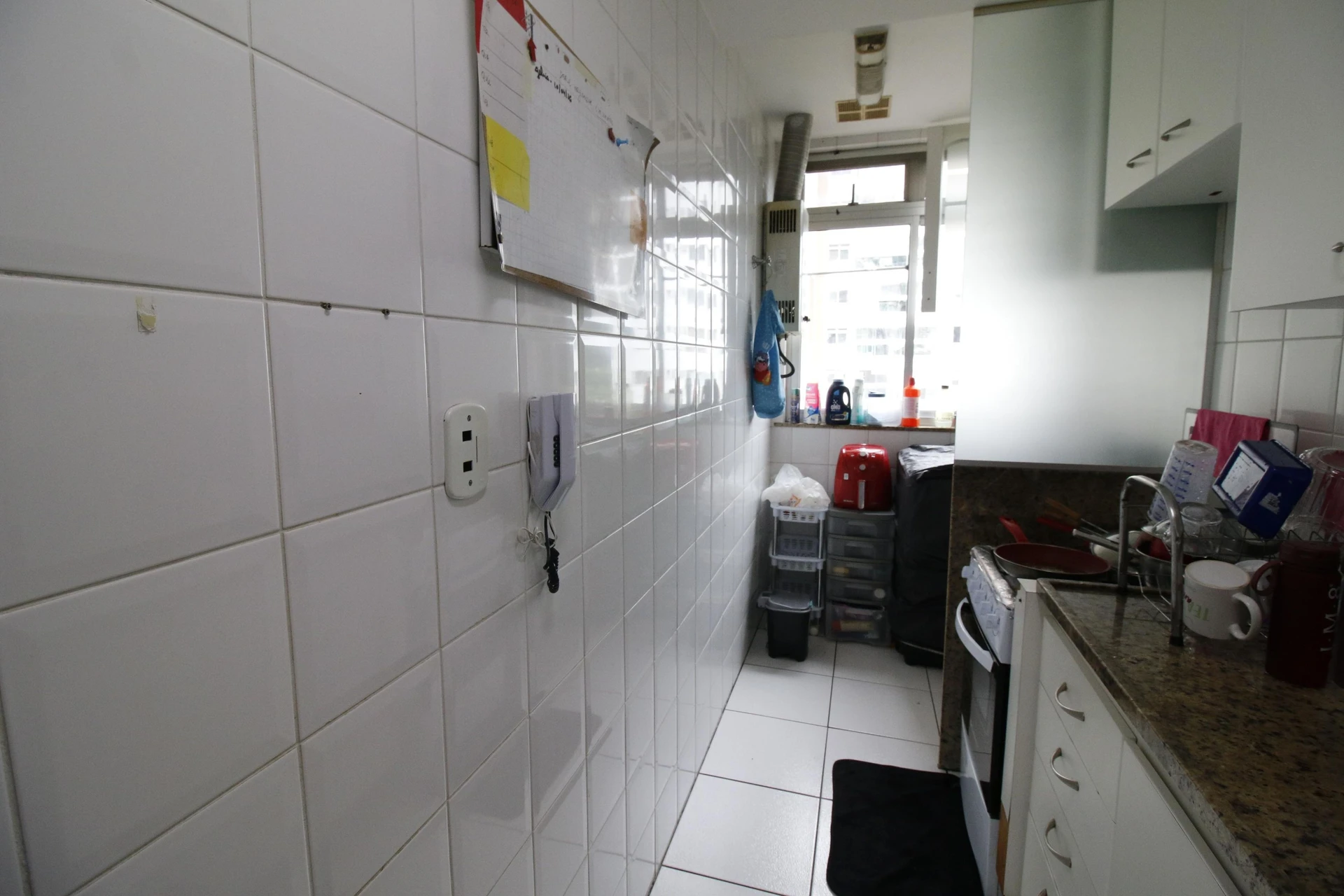 Furnished 3-bedroom apartment with balcony and pool — photo 16