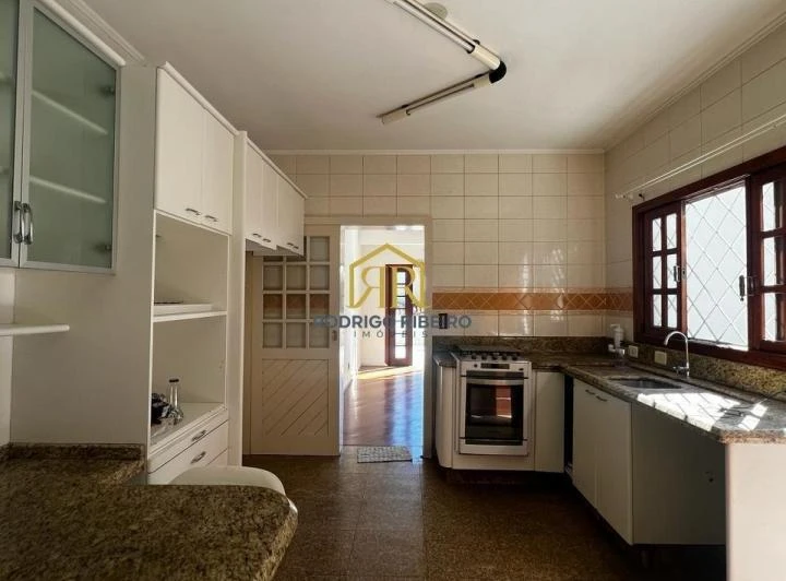 House with 7 bedrooms and 405 m² in a gated community — photo 5