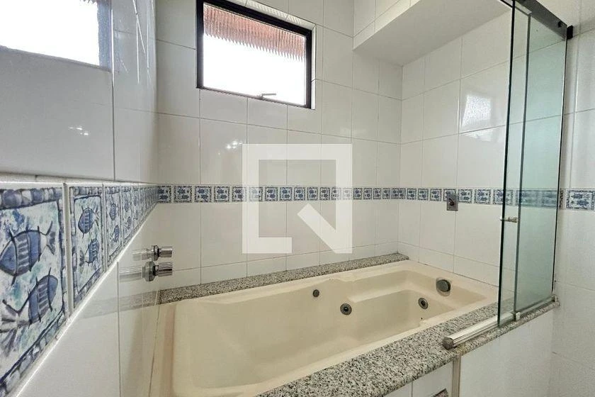5-bedroom apartment with a bathtub in Florianópolis — photo 41