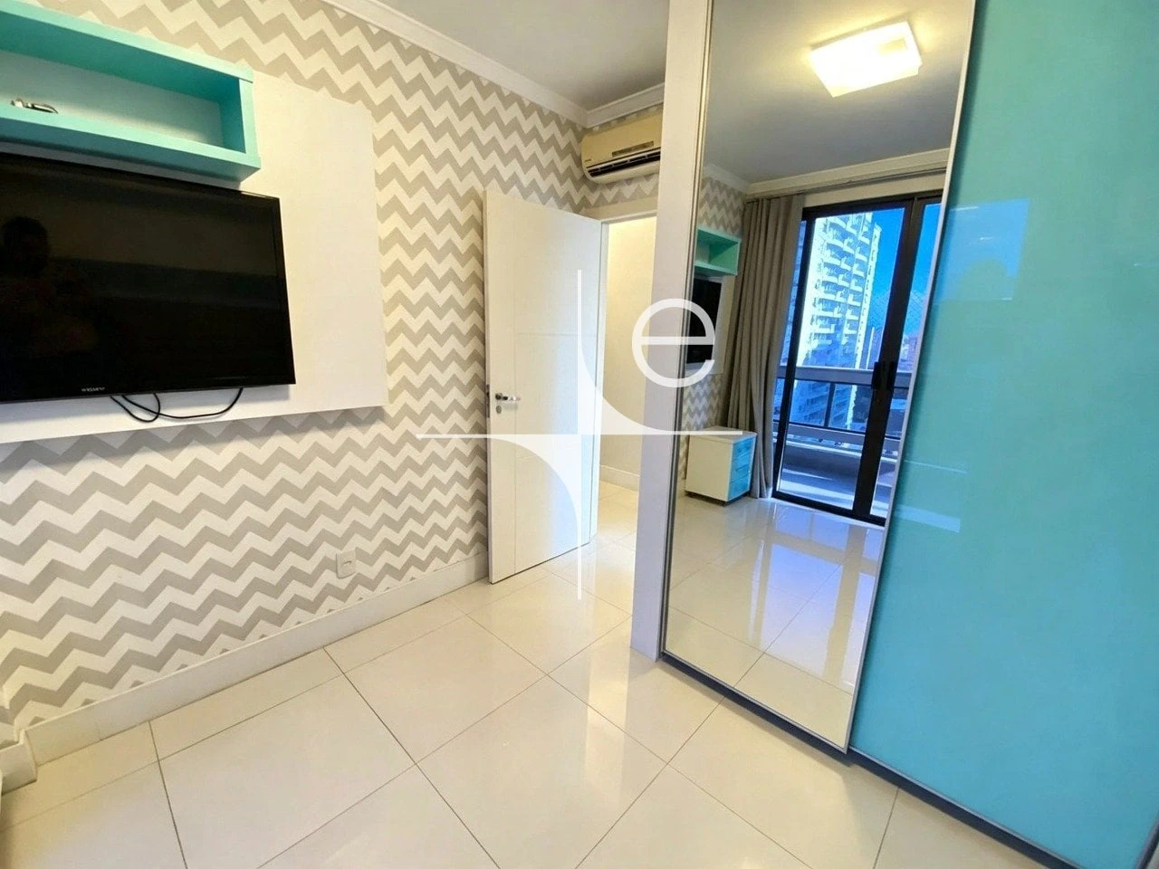 Apartamento de 4 quartos com janelas do piso ao teto, Centro — photo 9