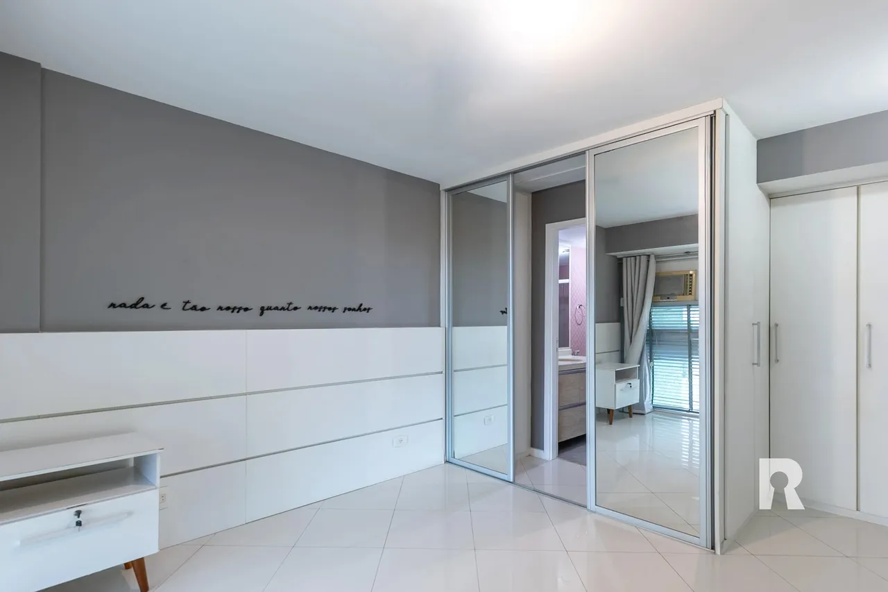 Floor-to-ceiling windows in a 2-bedroom apartment, 100 m² — photo 3