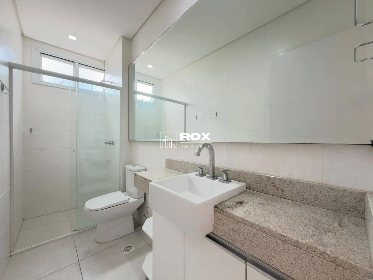 Glass-enclosed balcony in a 3-bedroom apartment, 105 m² — photo 23