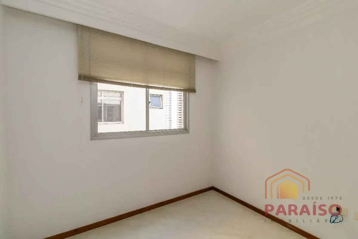 Balcony with a grill in a 2-bedroom apartment, 90 m² — photo 49