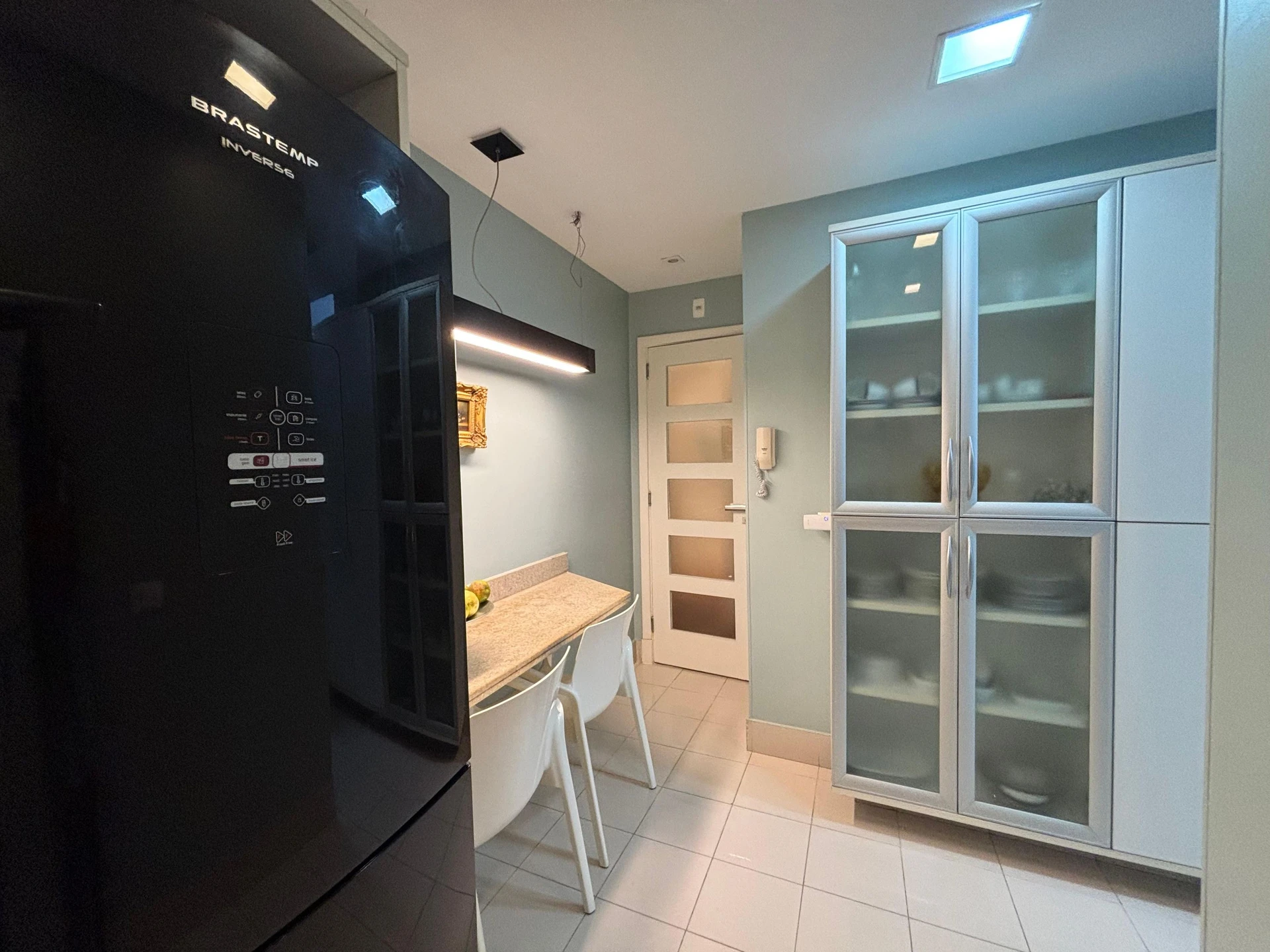 Furnished 1-bedroom apartment with 2 bathrooms — photo 11