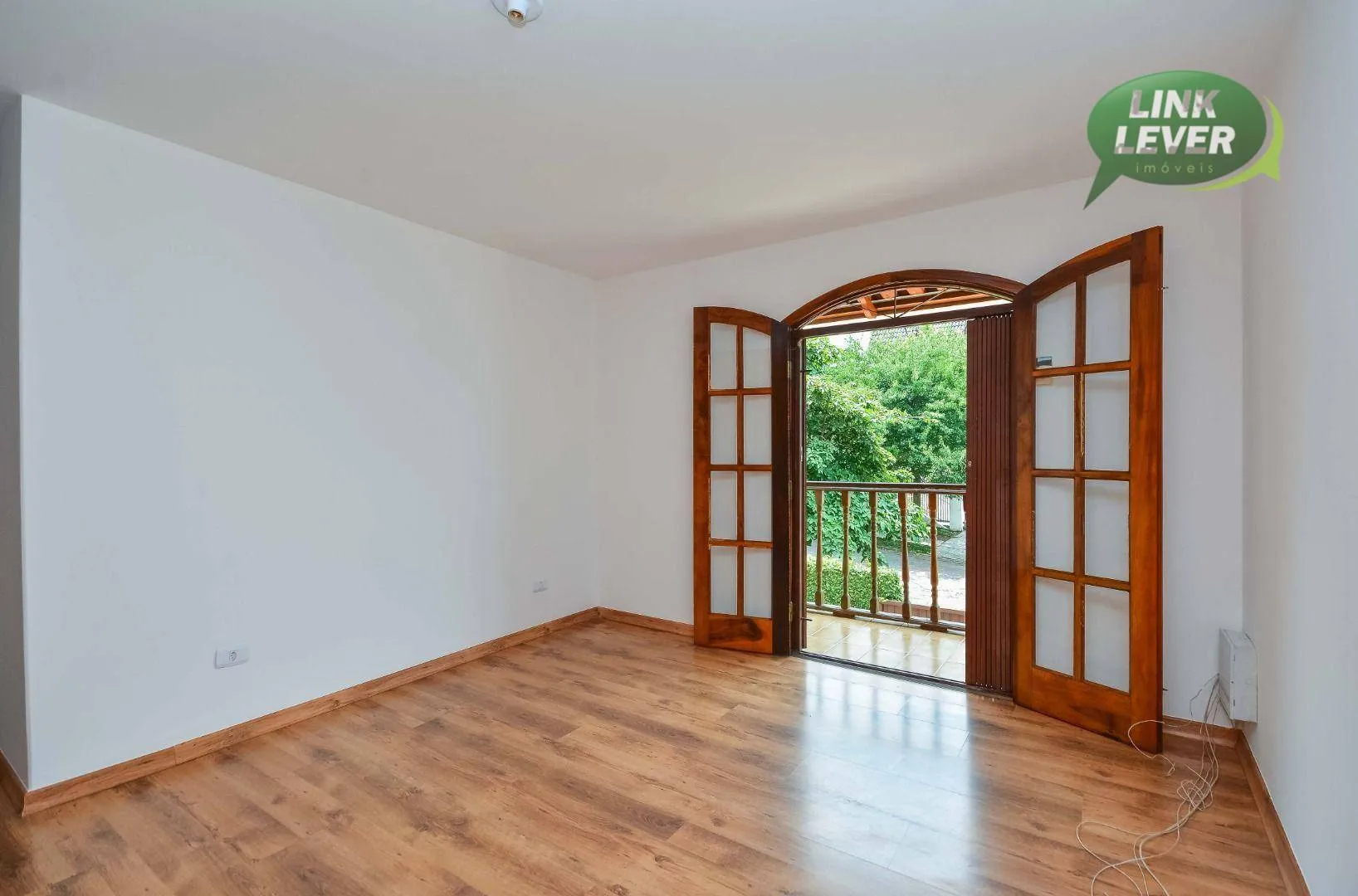 164 m² house with a fireplace and a grill on the balcony — photo 15