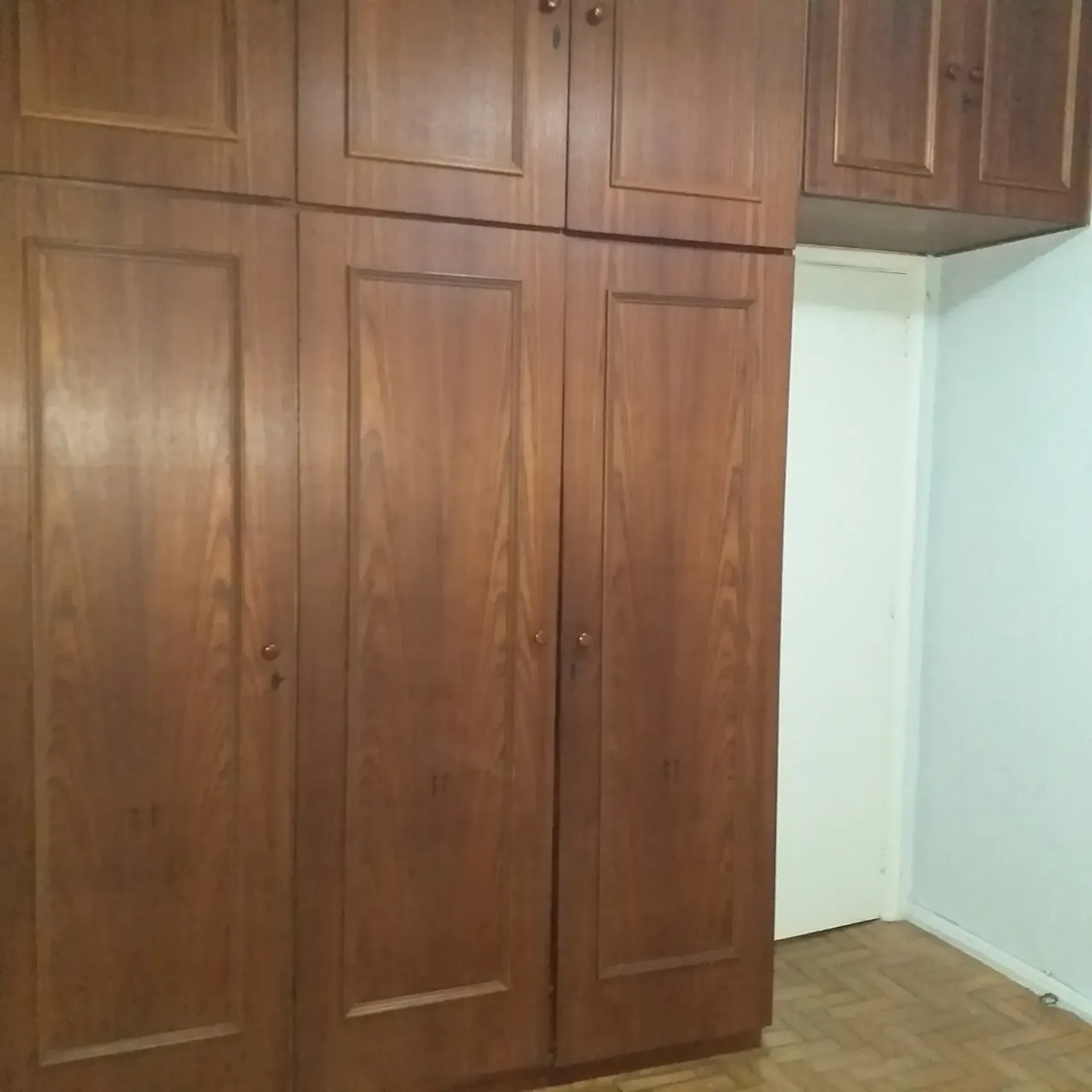 2-bedroom apartment with 3 bathrooms and glass shower — photo 22