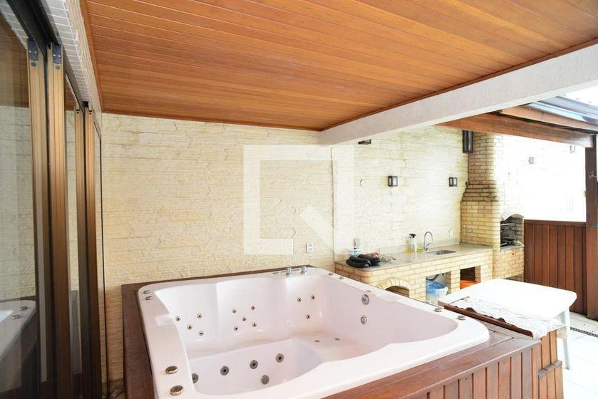 Furnished apartment, 300 m², with a glass-enclosed balcony — photo 13