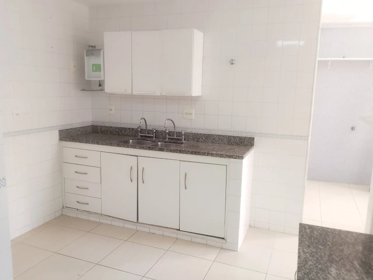 Apartamento com cozinha fechada e 3 quartos — photo 8