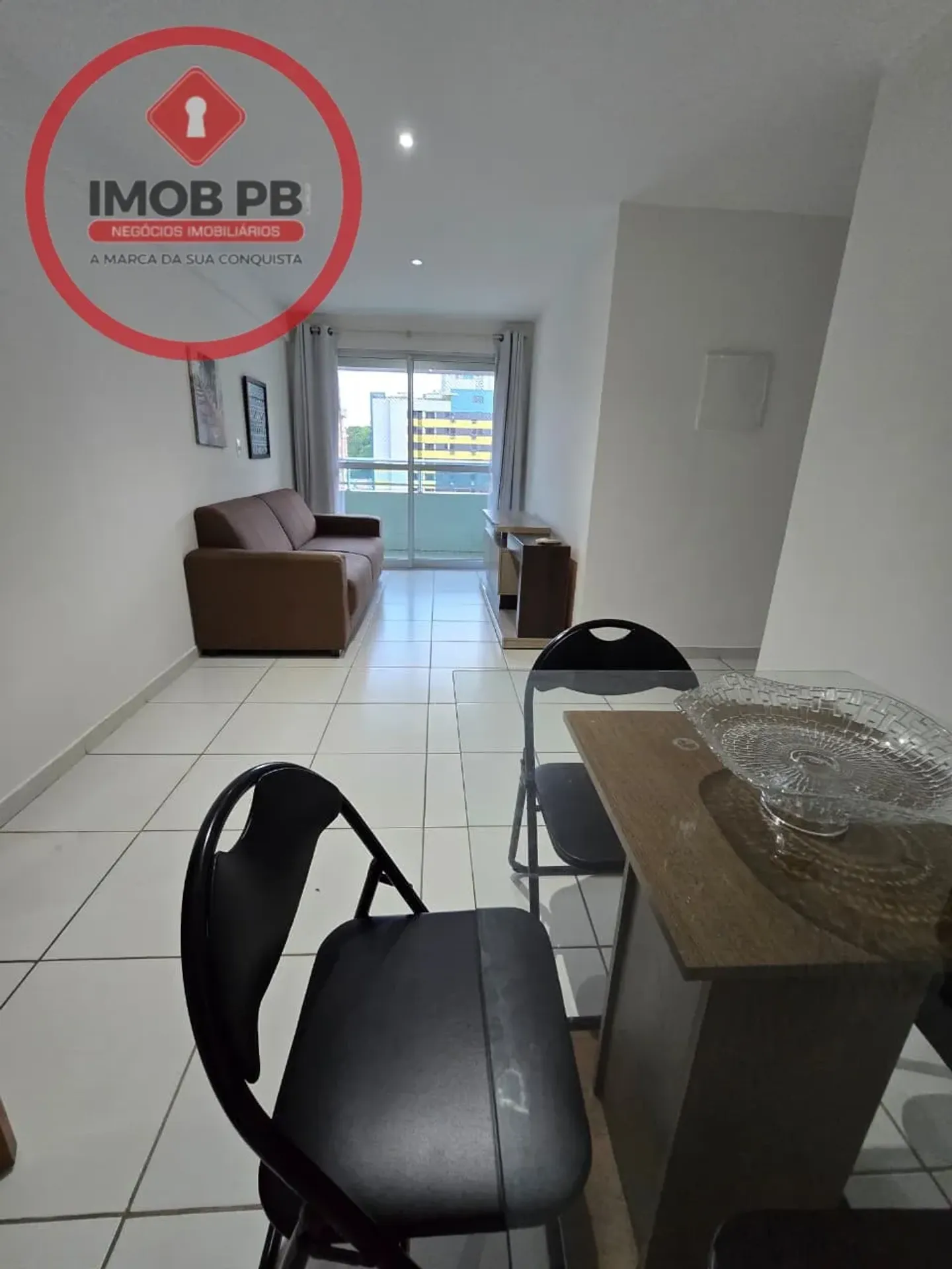 Мебльована квартира 65 м² з 2 кімнатами та приватним садом