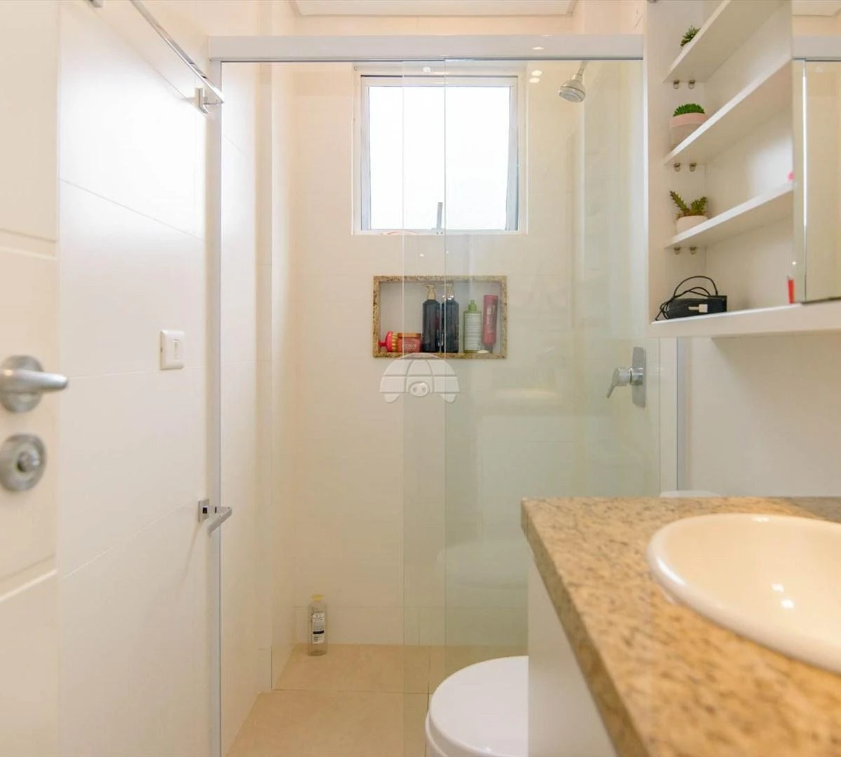 Furnished 3 en-suite apartment with open-plan kitchen — photo 46