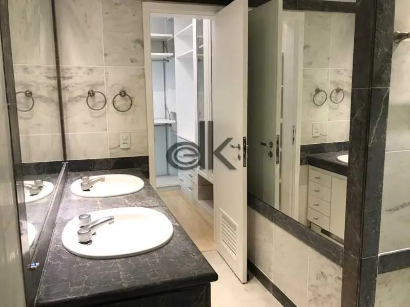 Apartamento mobiliado com cozinha fechada e 4 quartos — photo 21