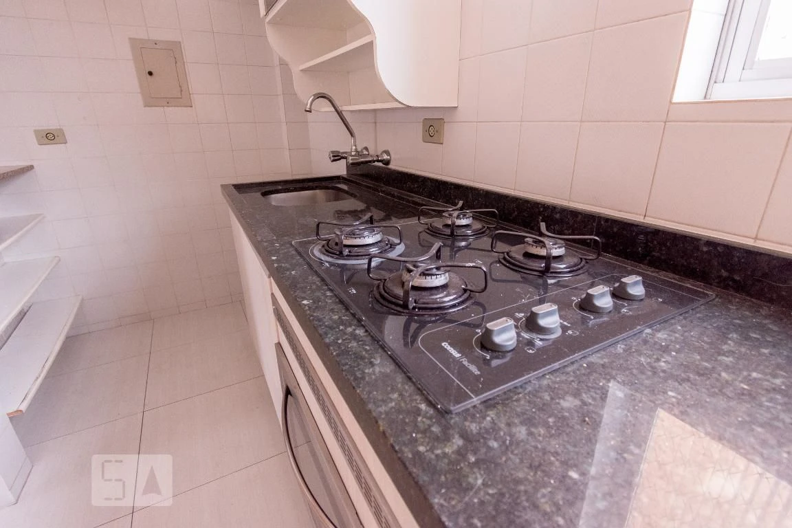 Apartamento com piso de madeira ou laminado, Centro — photo 25