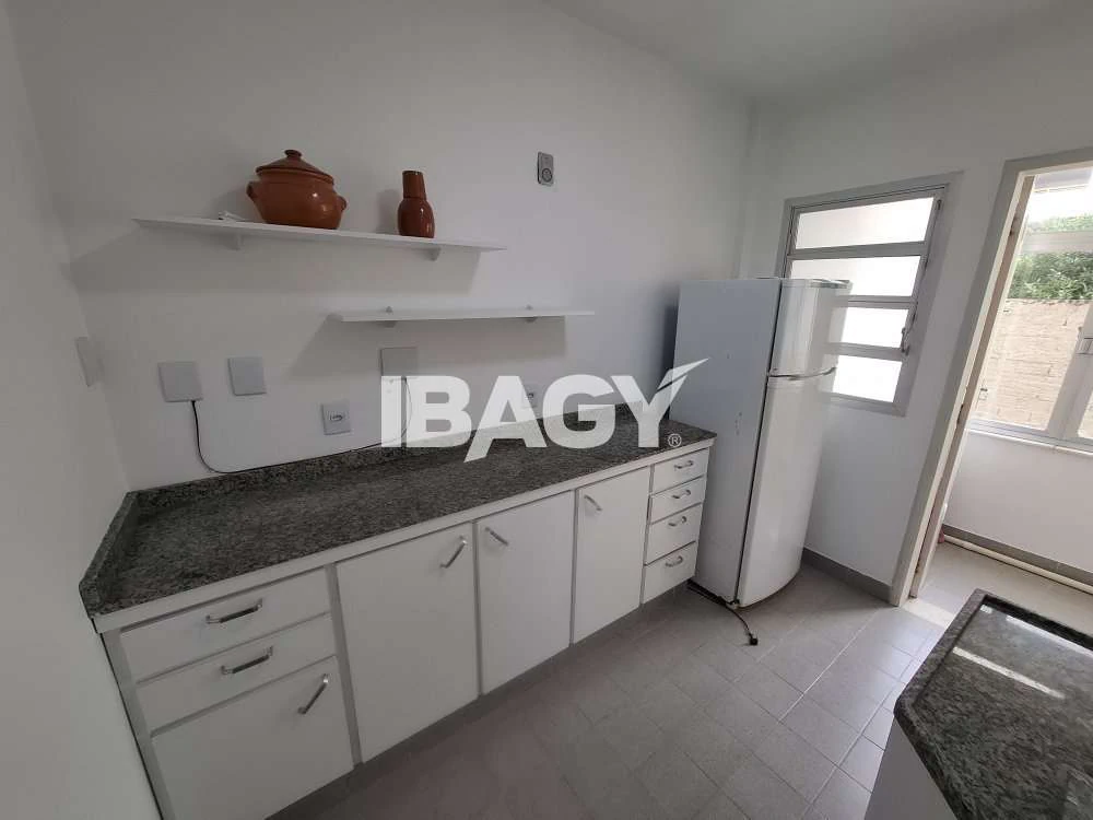 2-bedroom apartment with a closed-off kitchen — photo 2