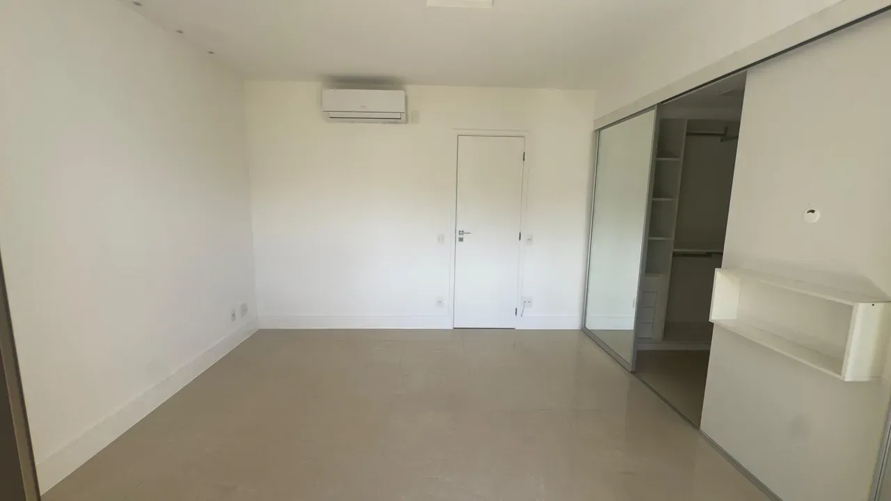 Rental apartment with 3 bedrooms and 4 bathrooms — photo 28