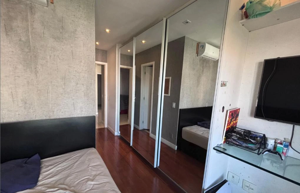 206 m² apartment with a washing machine and a home office — photo 33