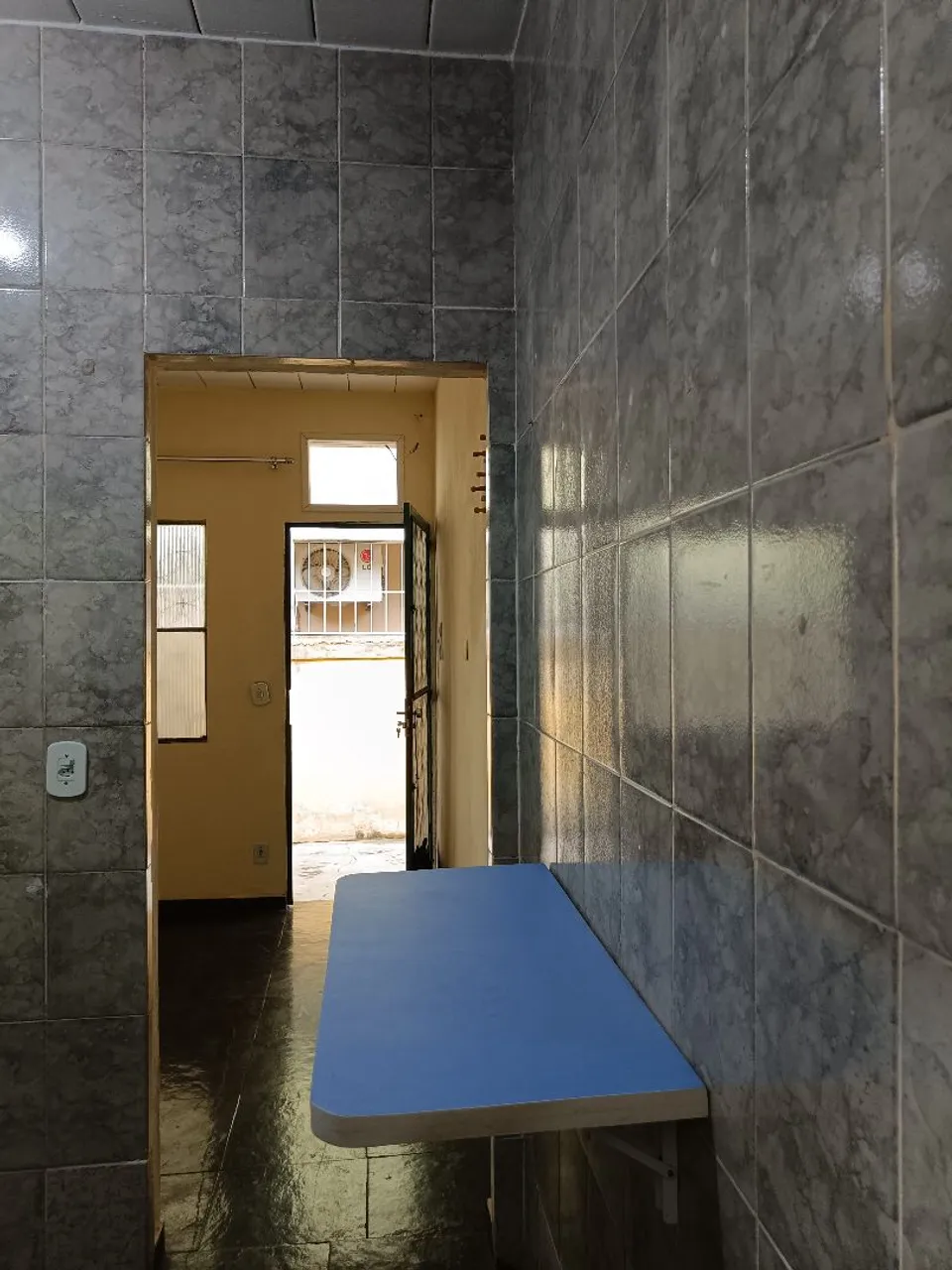 Unfurnished studio with a gas stove and laundry area — photo 10