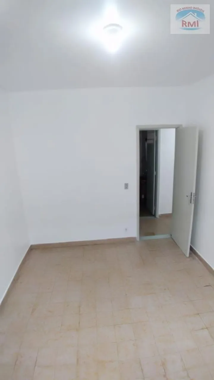 3-bedroom rental apartment with a glass-enclosed shower — photo 14