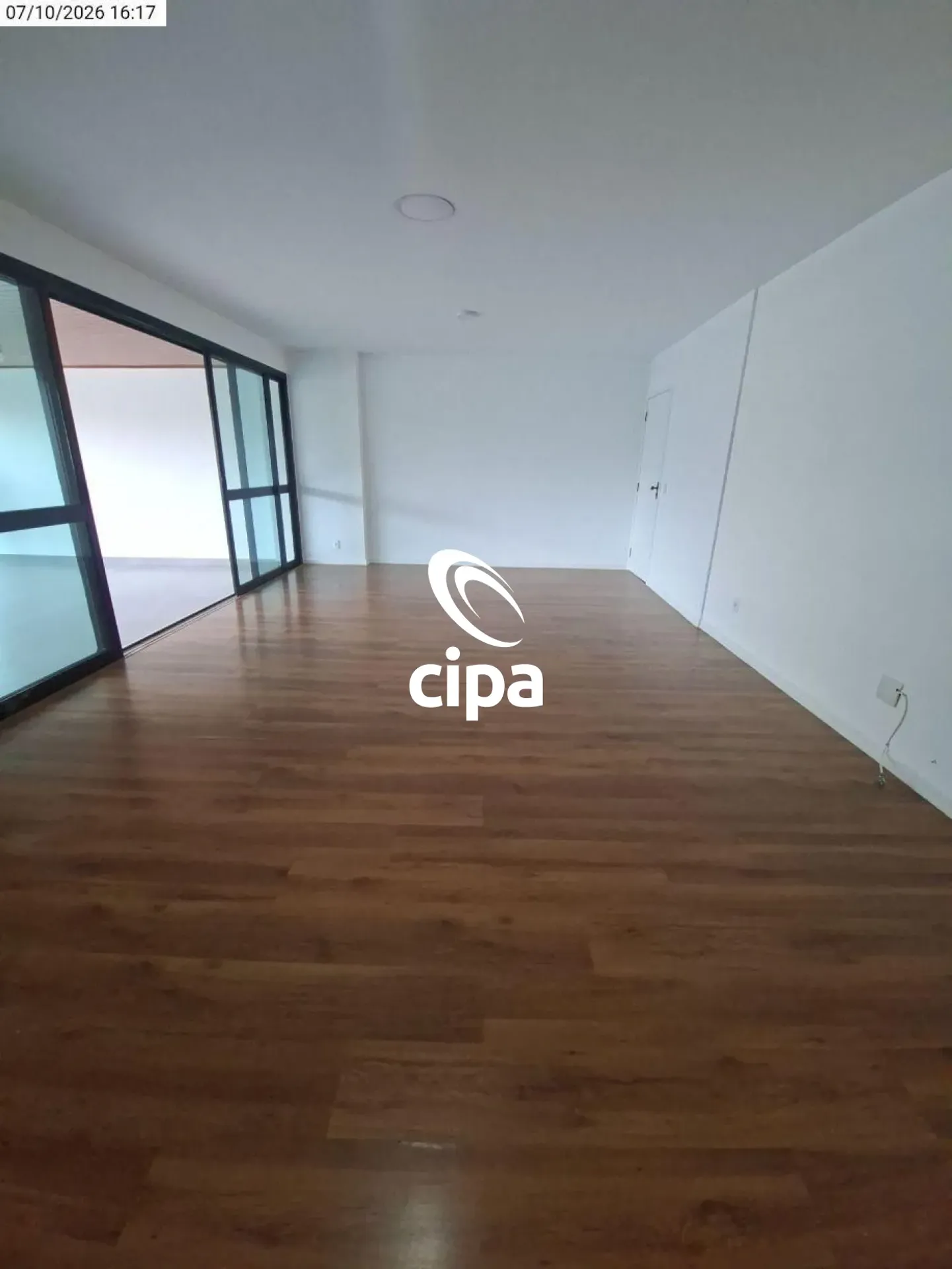 Apartment, 179 m², with wood or laminate floors — photo 10