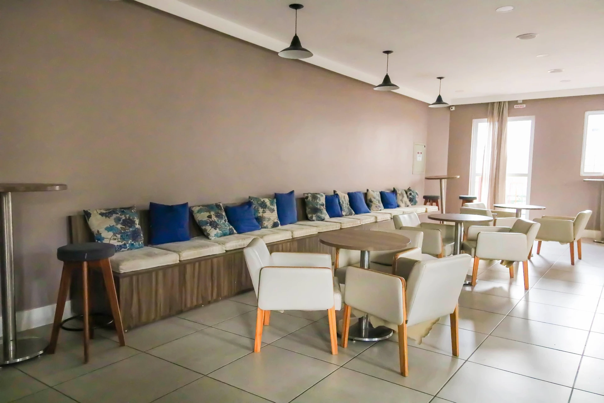 Apartment with 2 bedrooms and a balcony — photo 53