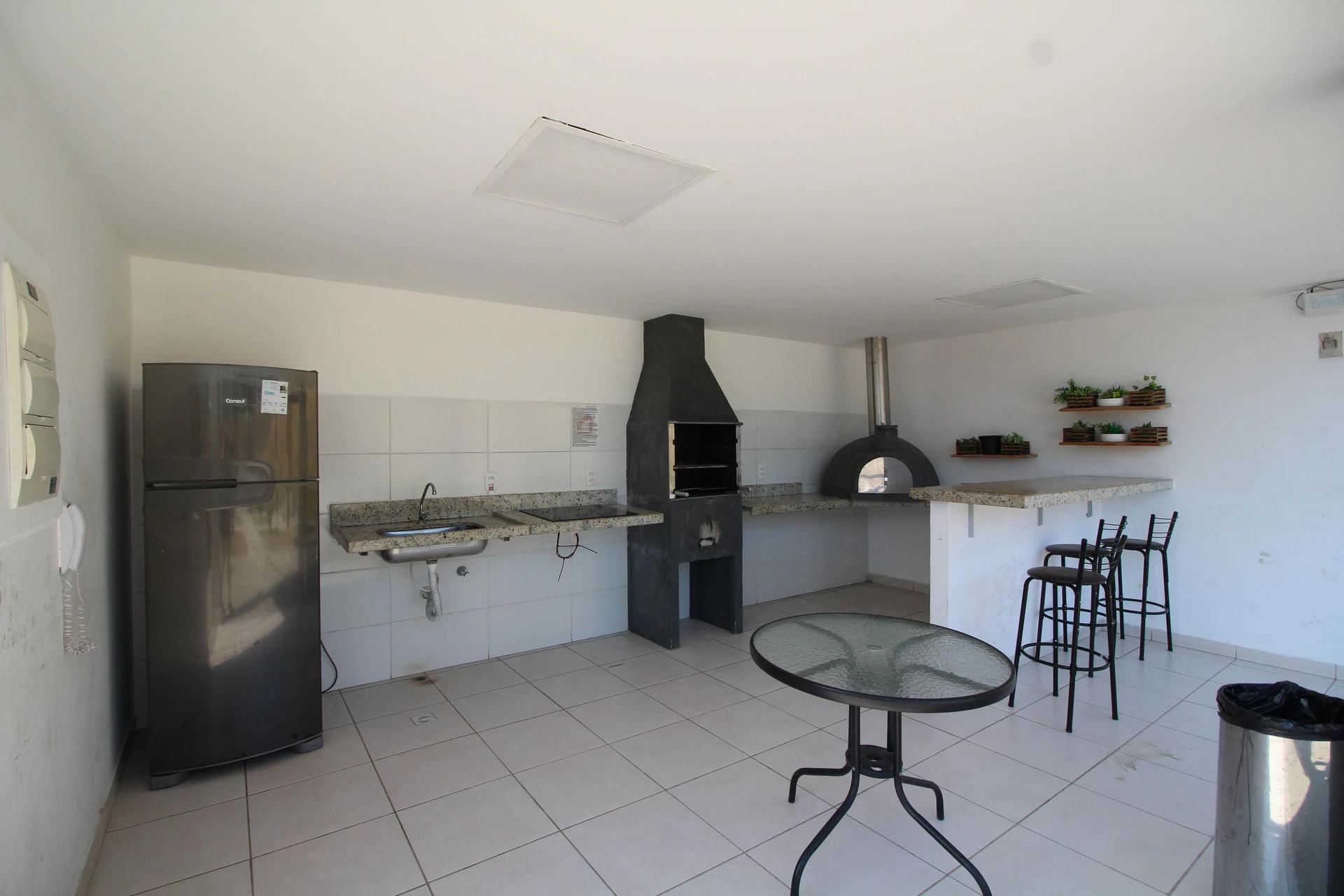 Apartamento de 2 quartos em condomínio com piscina — photo 11