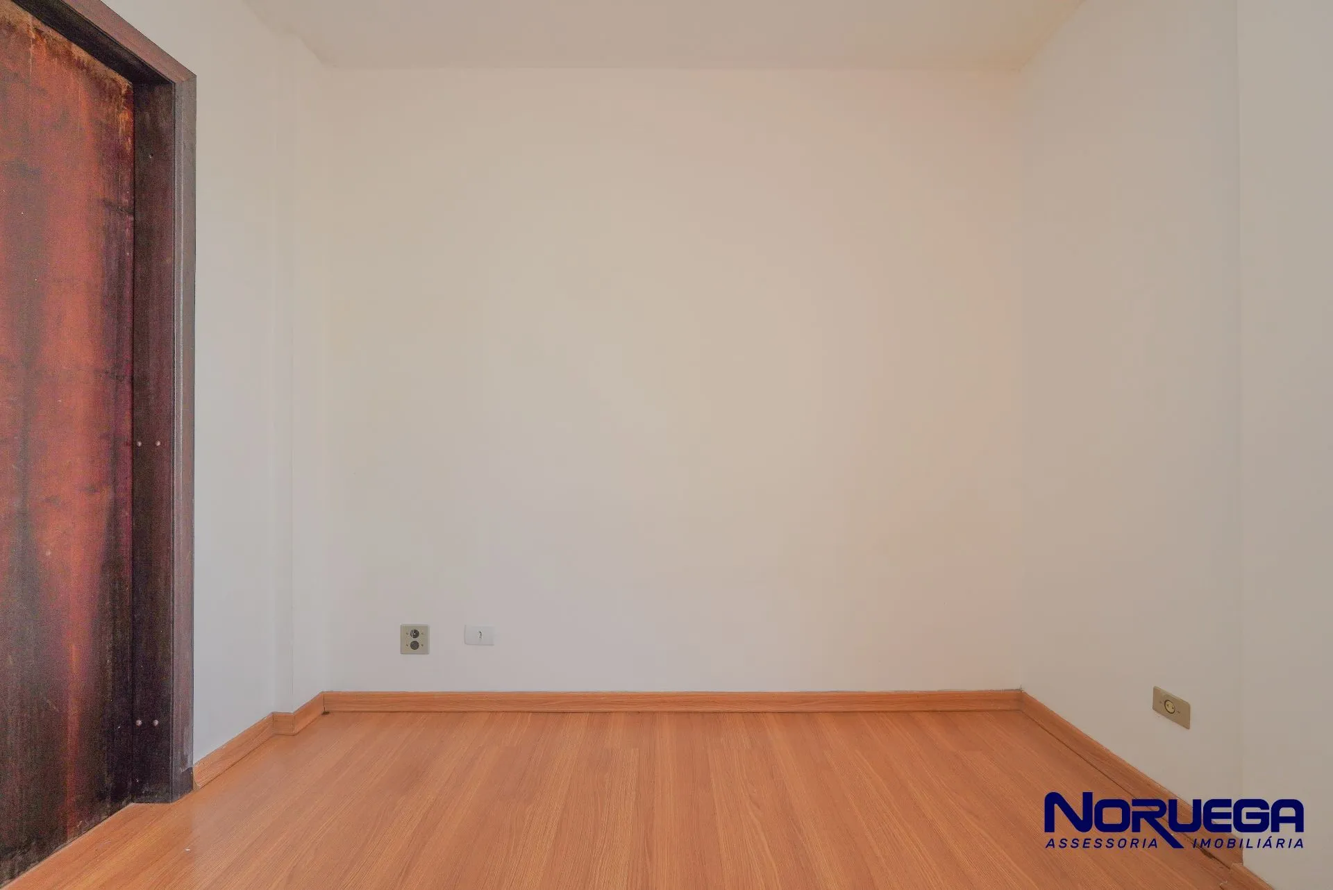 Home office in a 3-bedroom apartment, 109 m² — photo 3