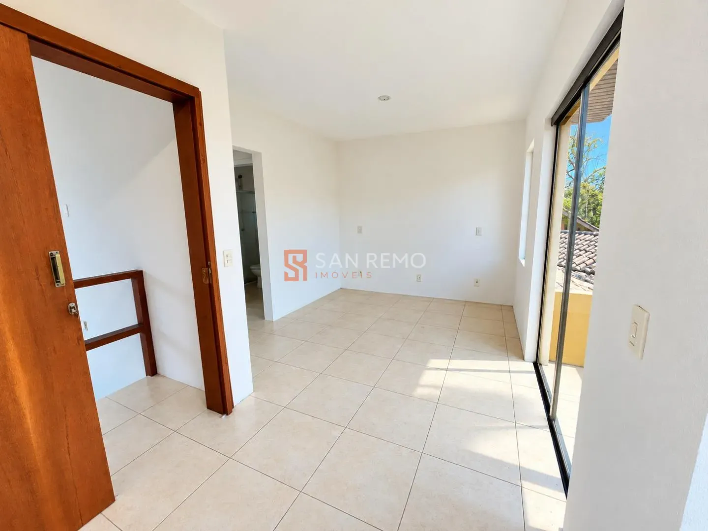 2-bedroom house with a fireplace — photo 23