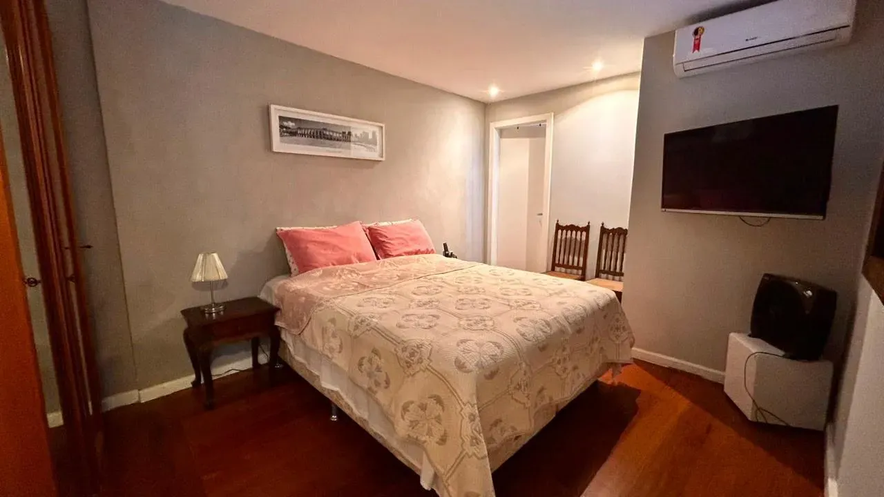5 quartos e closet: casa de 490 m² — photo 9