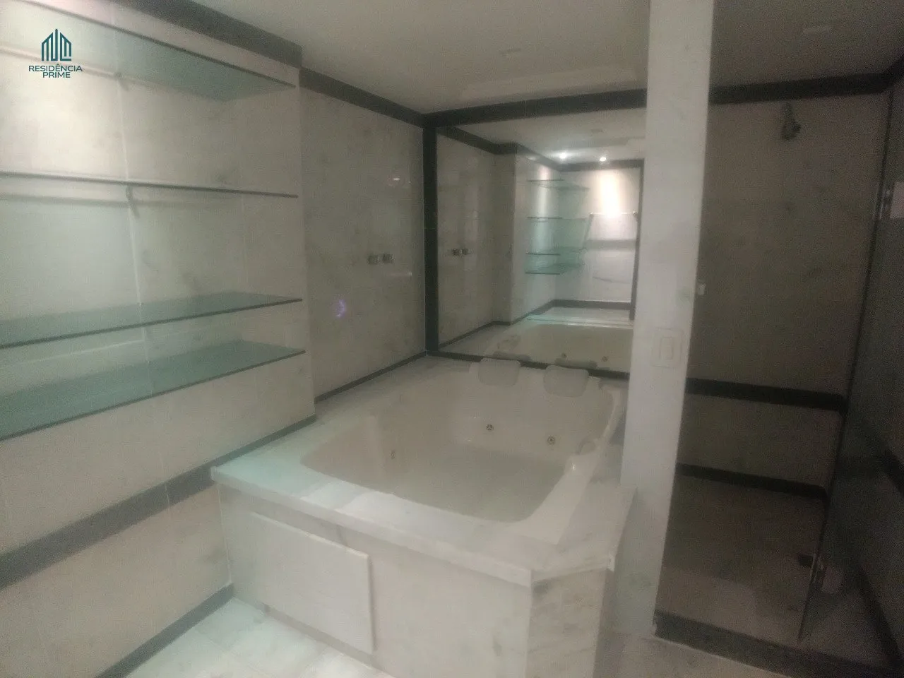 Apartamento com 4 suítes e varanda, 5 banheiros — photo 9