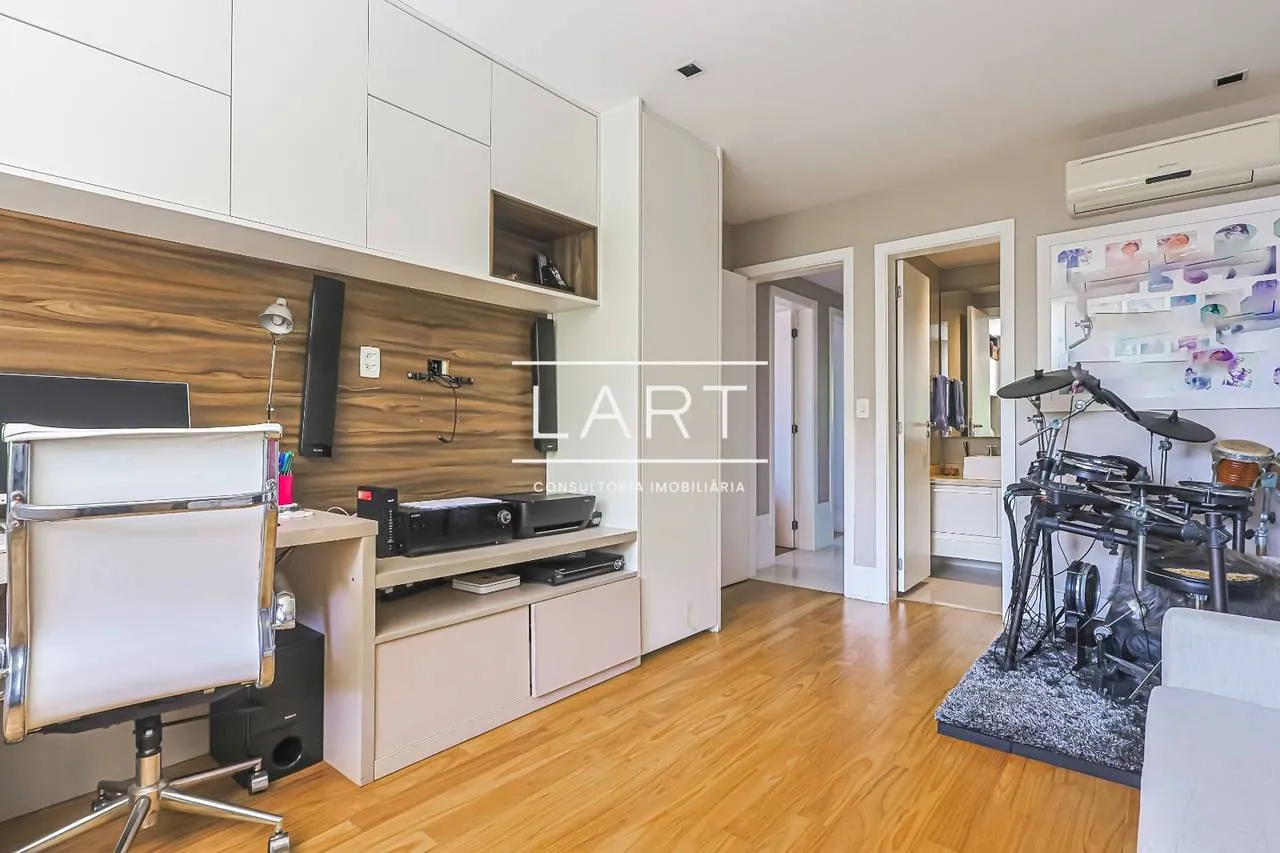 Furnished 4-bedroom apartment with open-plan kitchen — photo 30