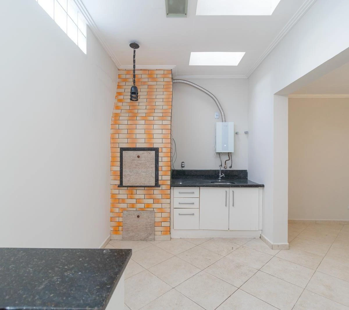 180 m² house with a home office and a bathtub — photo 9