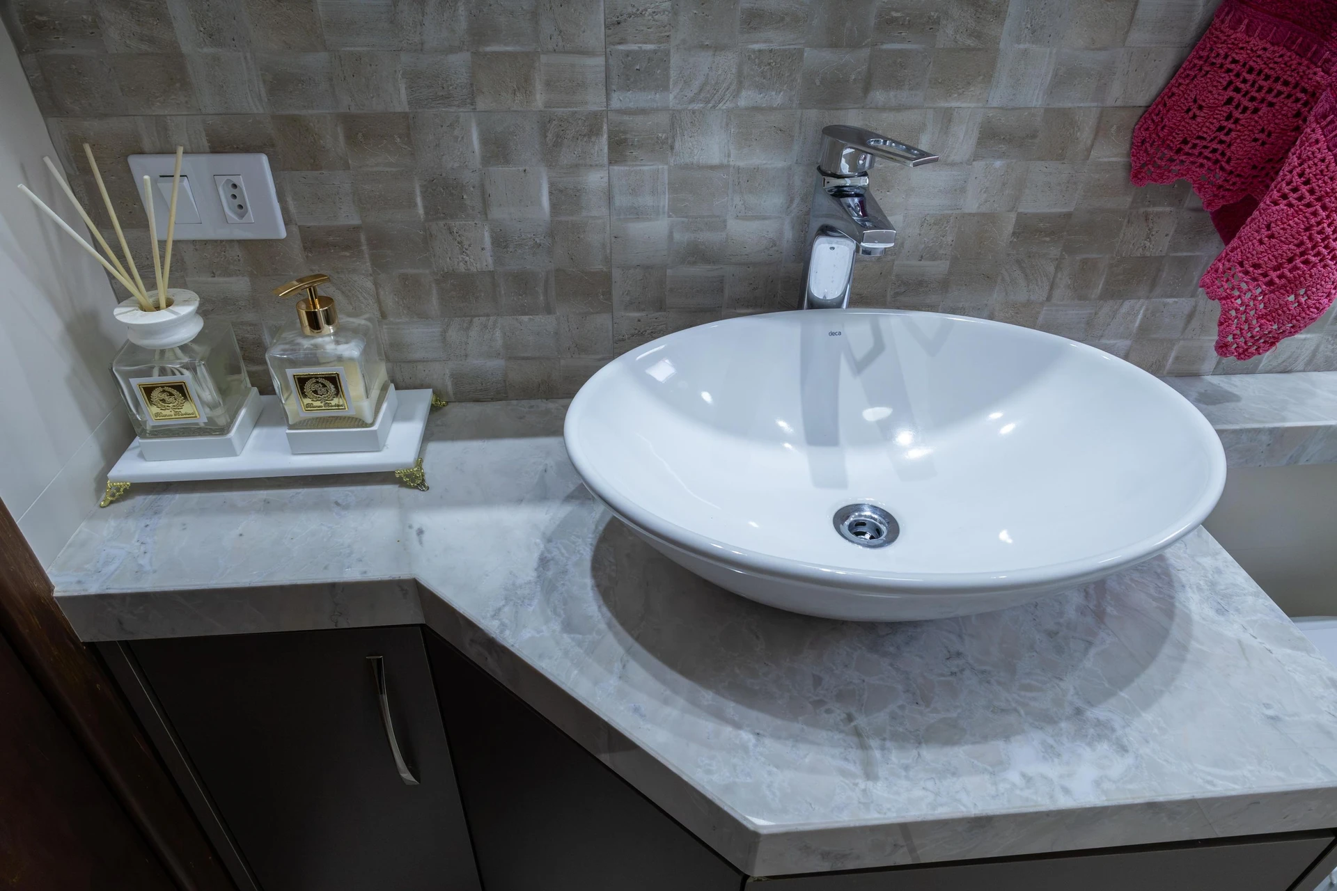 Bathtub in a 3-bedroom house, 180 m² — photo 54